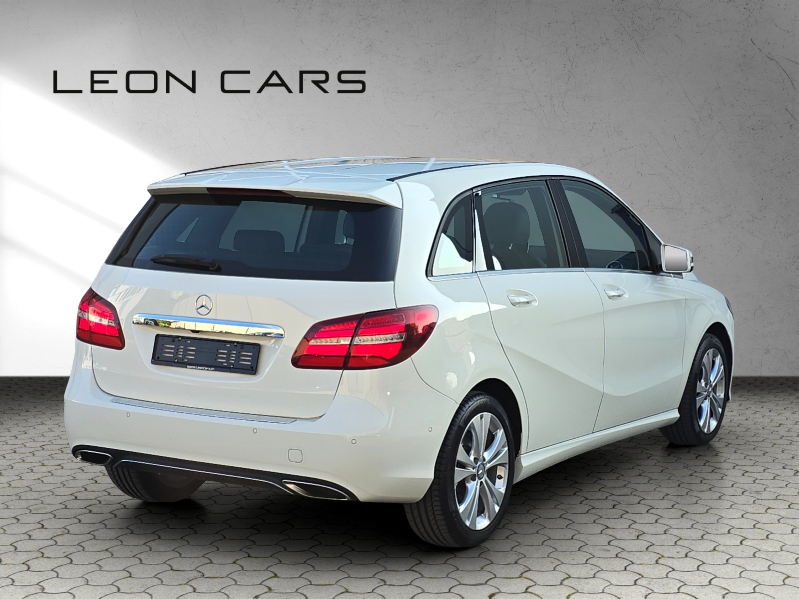 MERCEDES-BENZ B 220 Urban 4Matic 7G-DCT-image-4