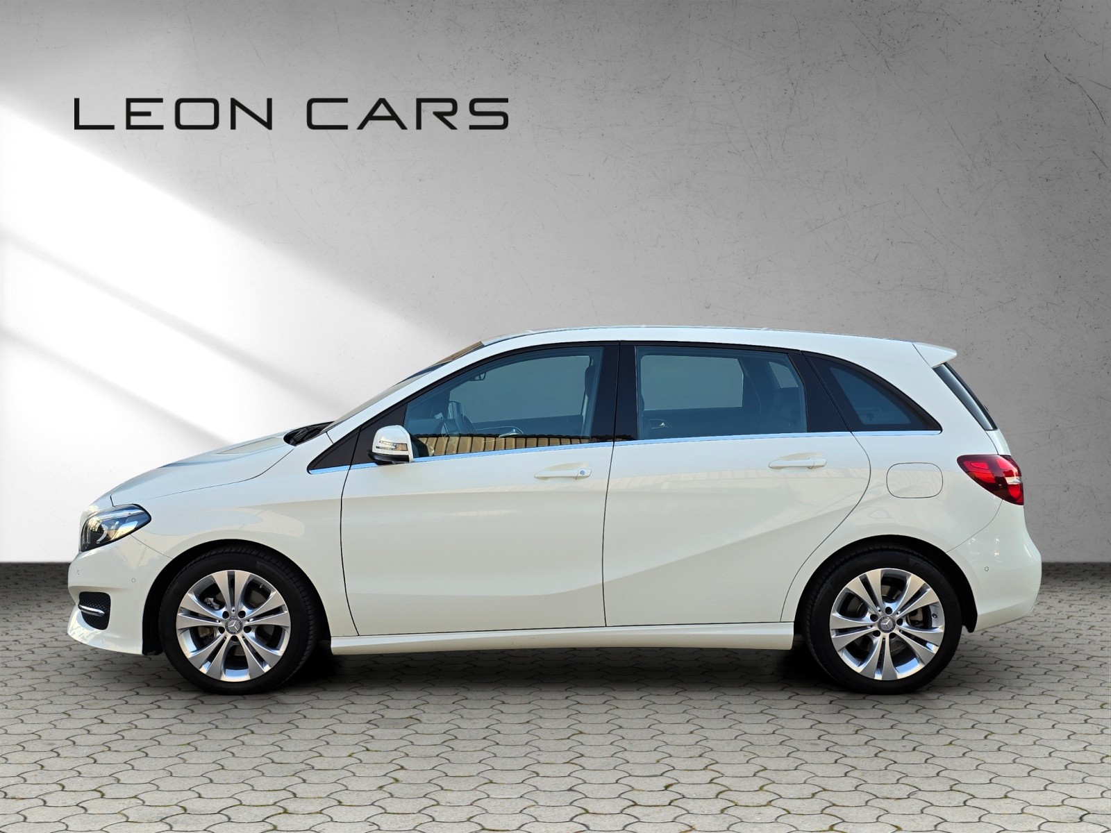 MERCEDES-BENZ B 220 Urban 4Matic 7G-DCT-image-7