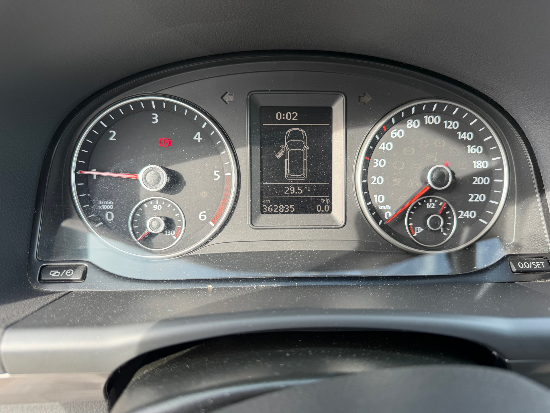 VW Touran 2.0 TDI BlueMotion Technology Design-image-9