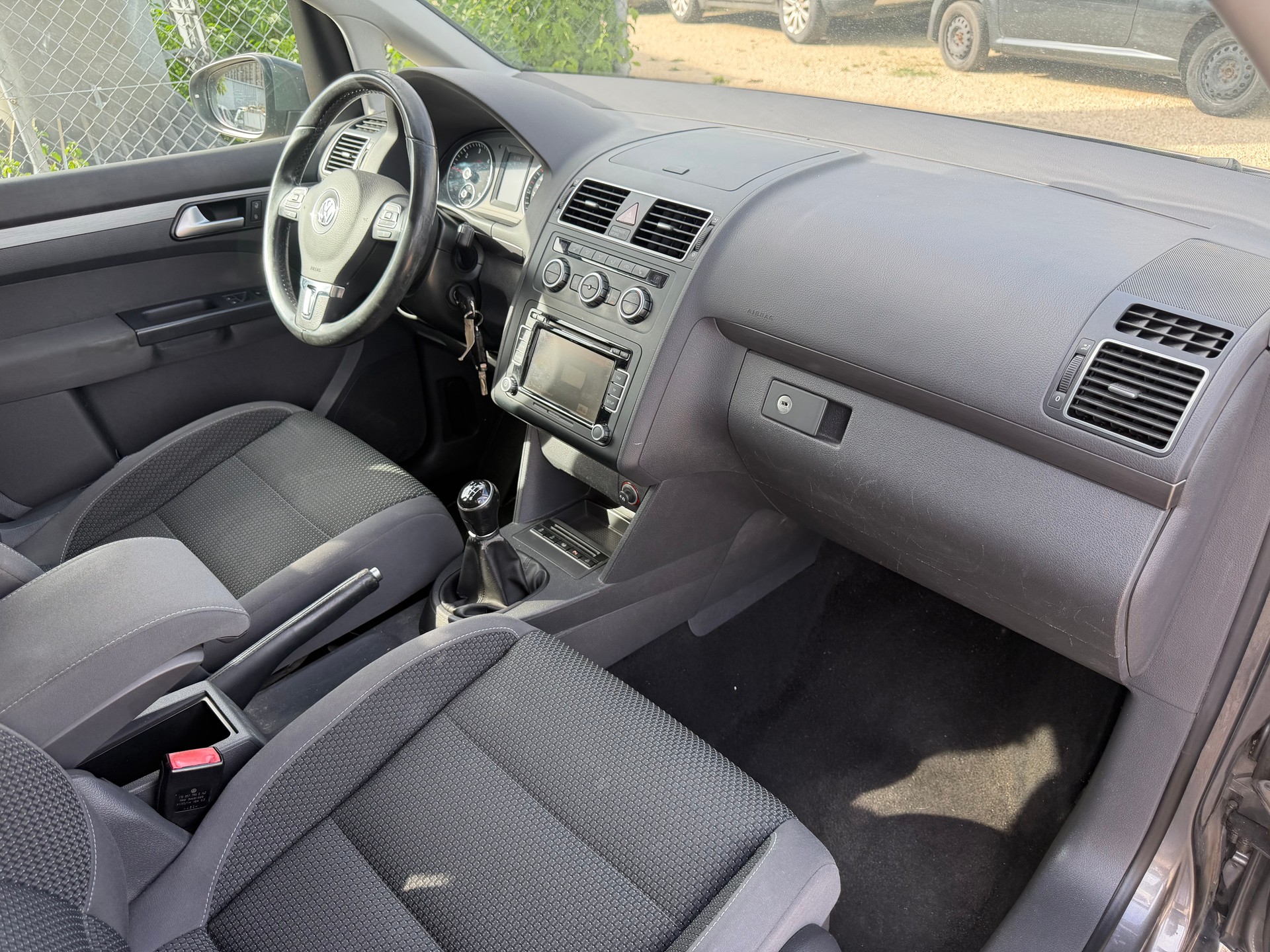 VW Touran 2.0 TDI BlueMotion Technology Design-image-6