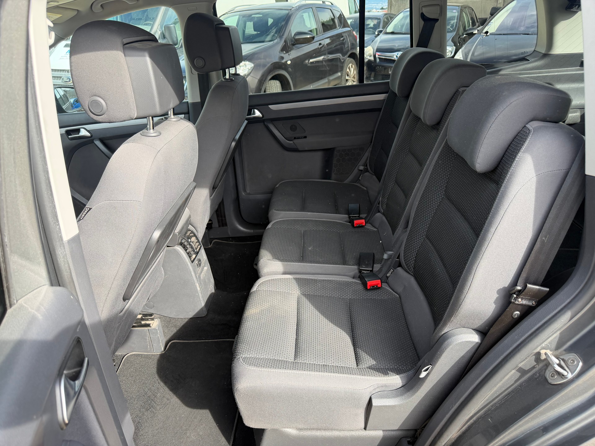 VW Touran 2.0 TDI BlueMotion Technology Design-image-7