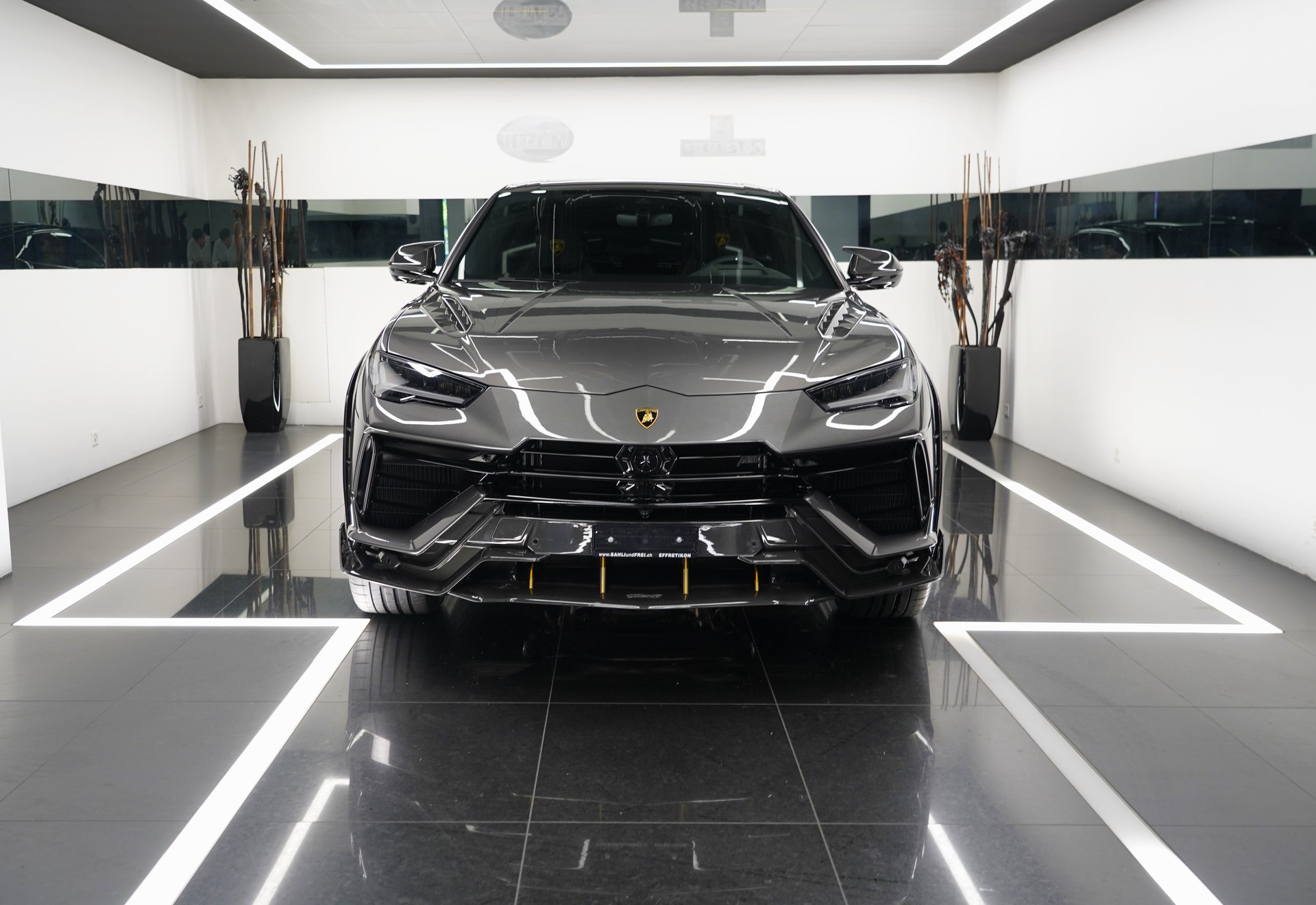LAMBORGHINI Urus S-image-1