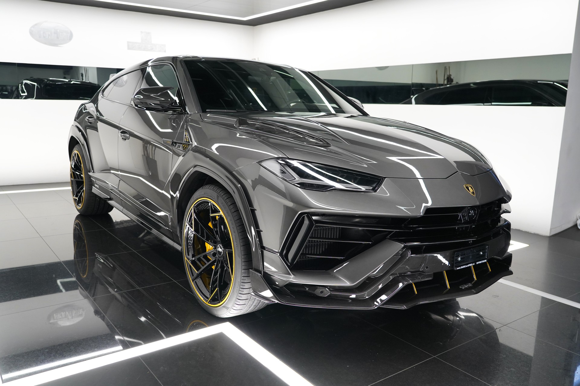 LAMBORGHINI Urus S-image-2