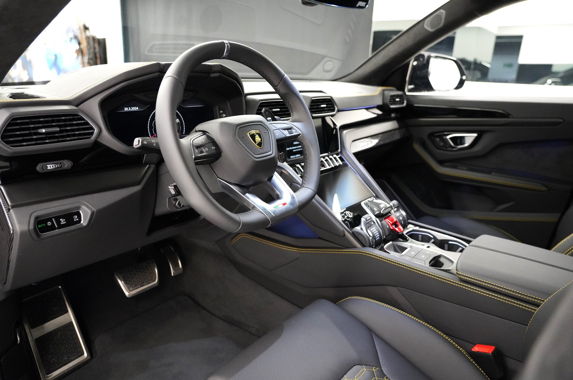 LAMBORGHINI Urus S-image-9