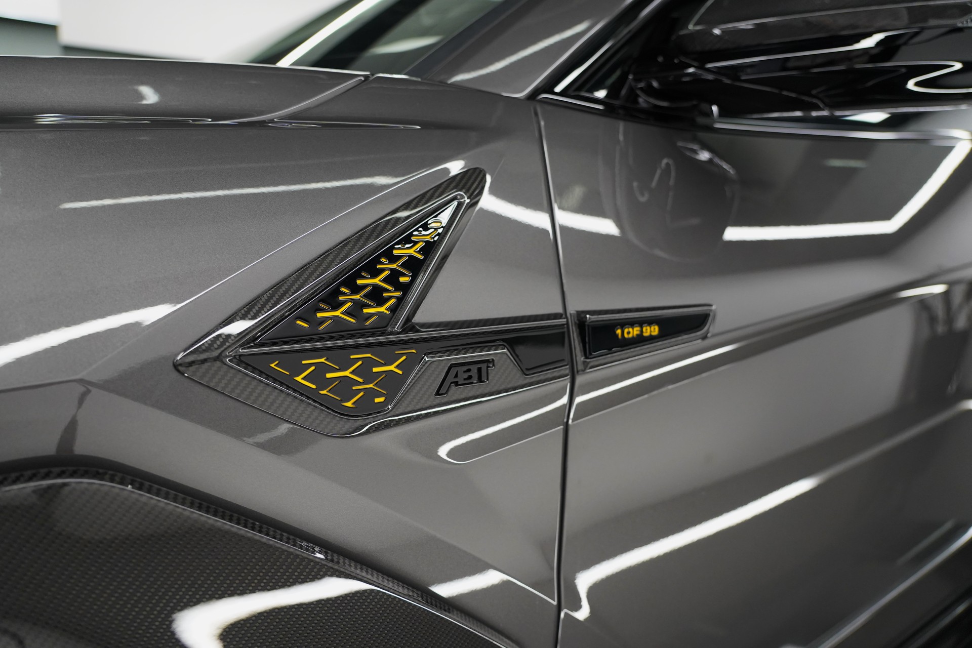 LAMBORGHINI Urus S-image-7