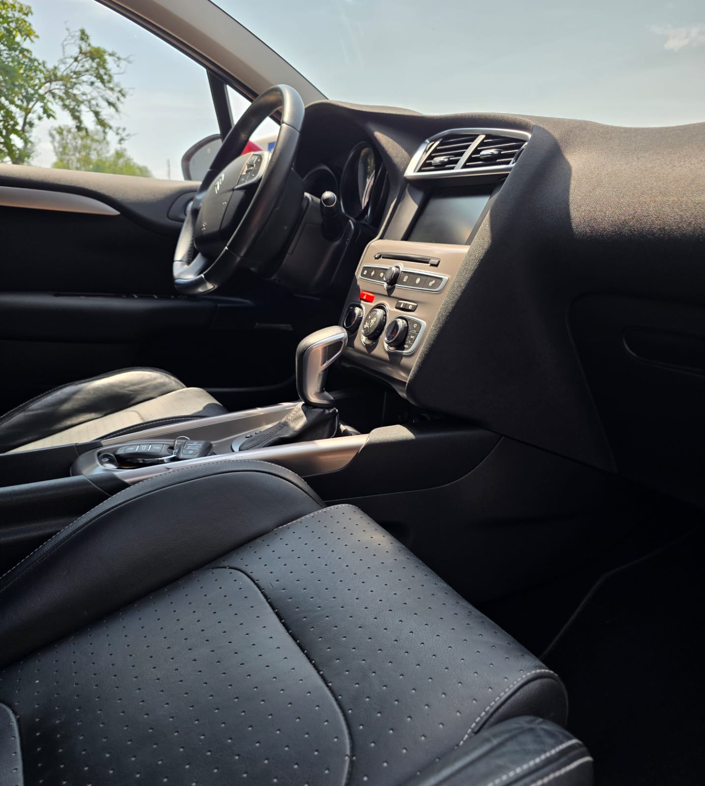 CITROEN C4 1.2 Pure Tech Feel Automatic-image-2