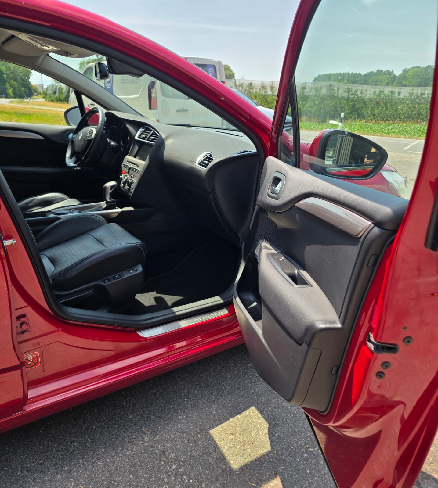CITROEN C4 1.2 Pure Tech Feel Automatic-image-5