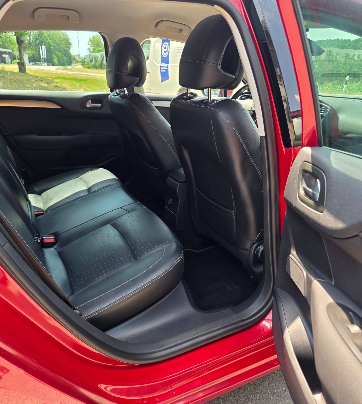 CITROEN C4 1.2 Pure Tech Feel Automatic-image-3
