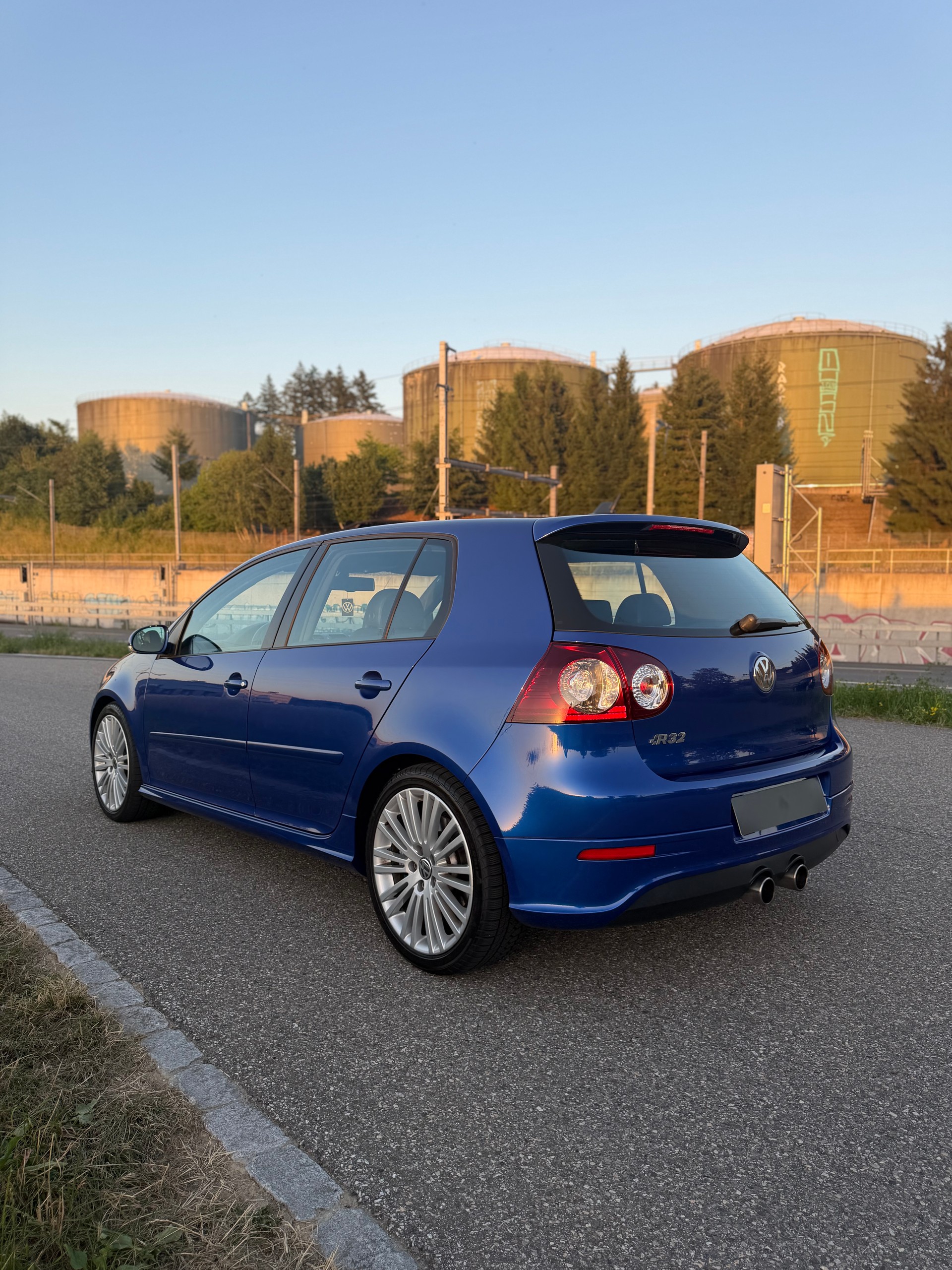 VW Golf R32 4Motion-image-4