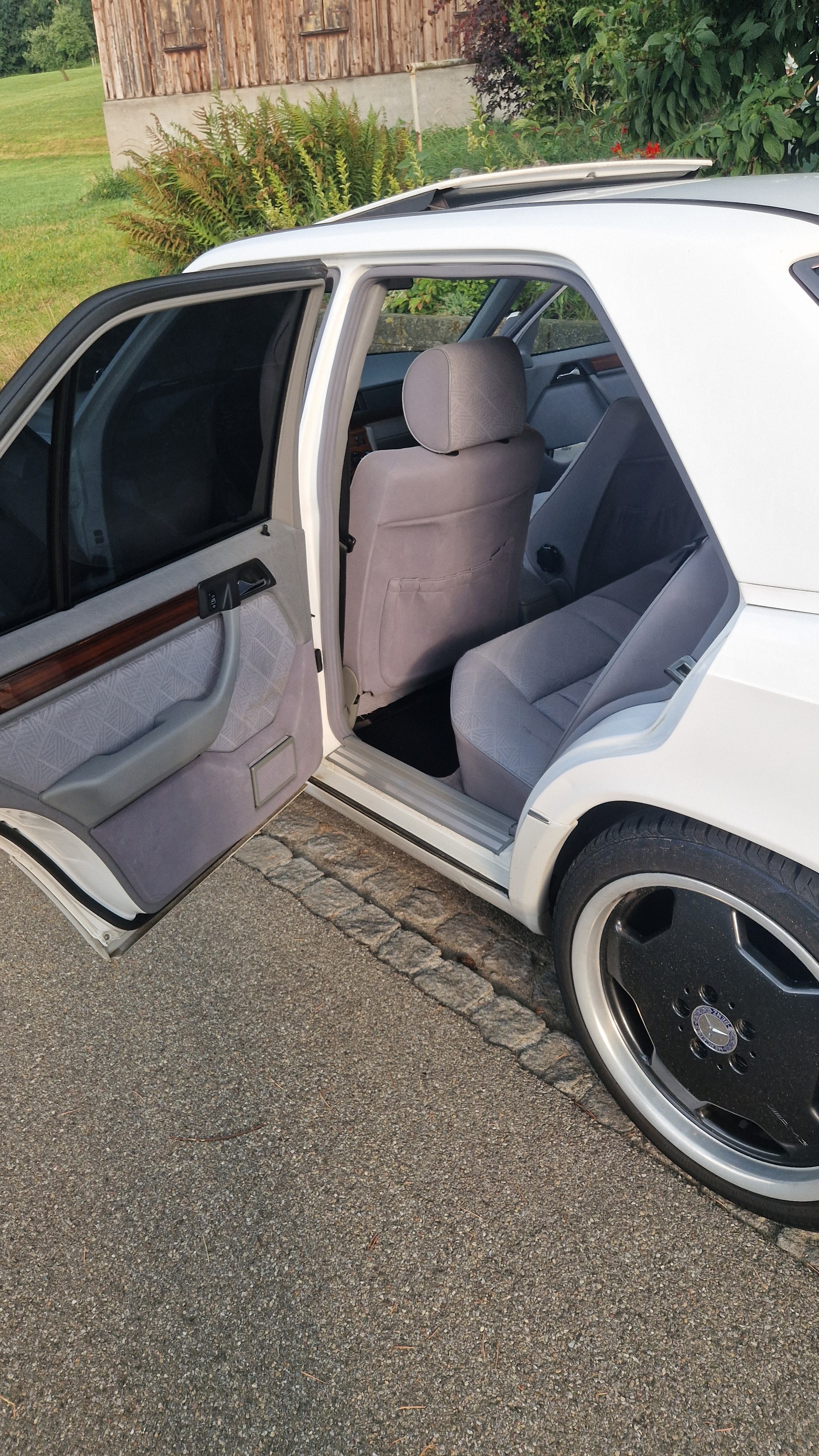 MERCEDES-BENZ E 280-image-13
