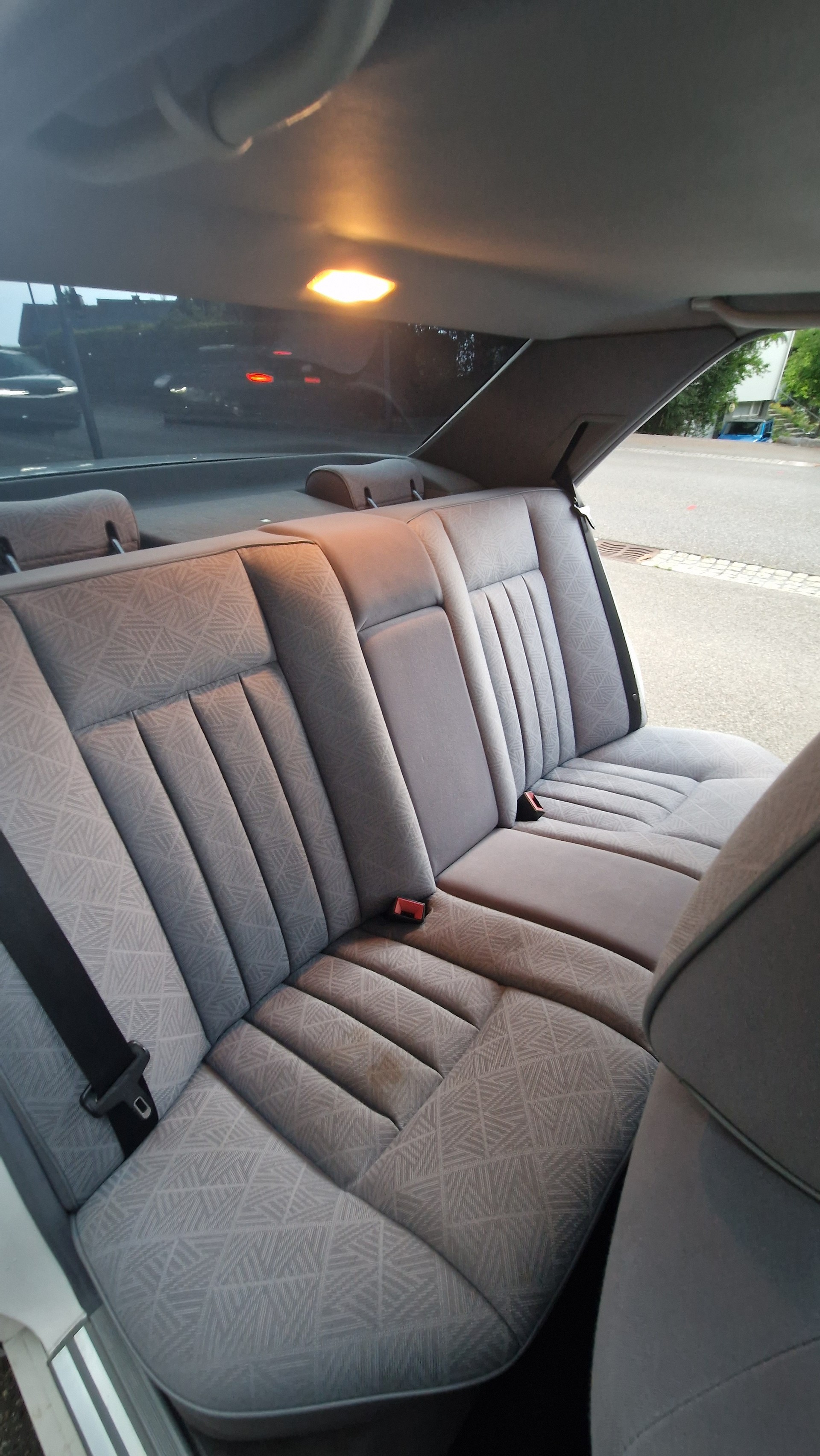 MERCEDES-BENZ E 280-image-18