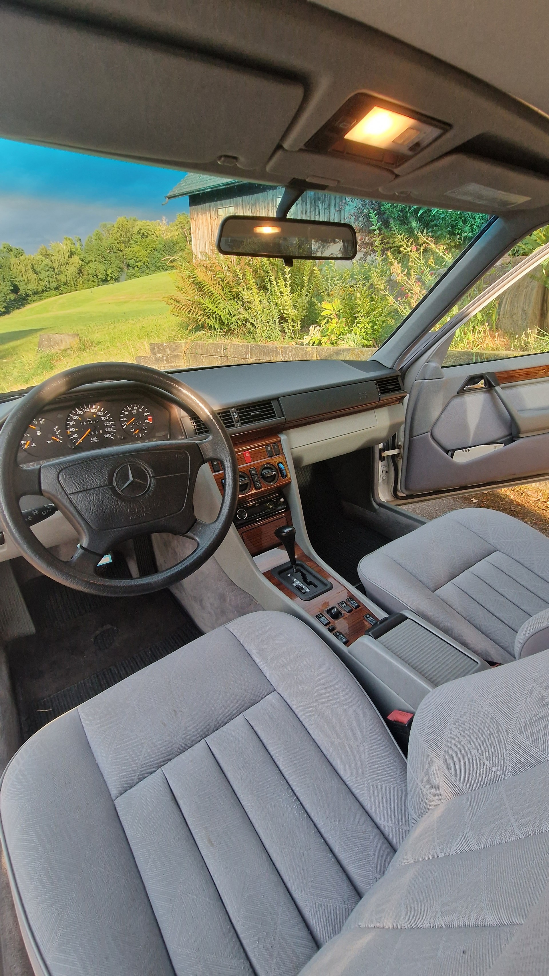 MERCEDES-BENZ E 280-image-7