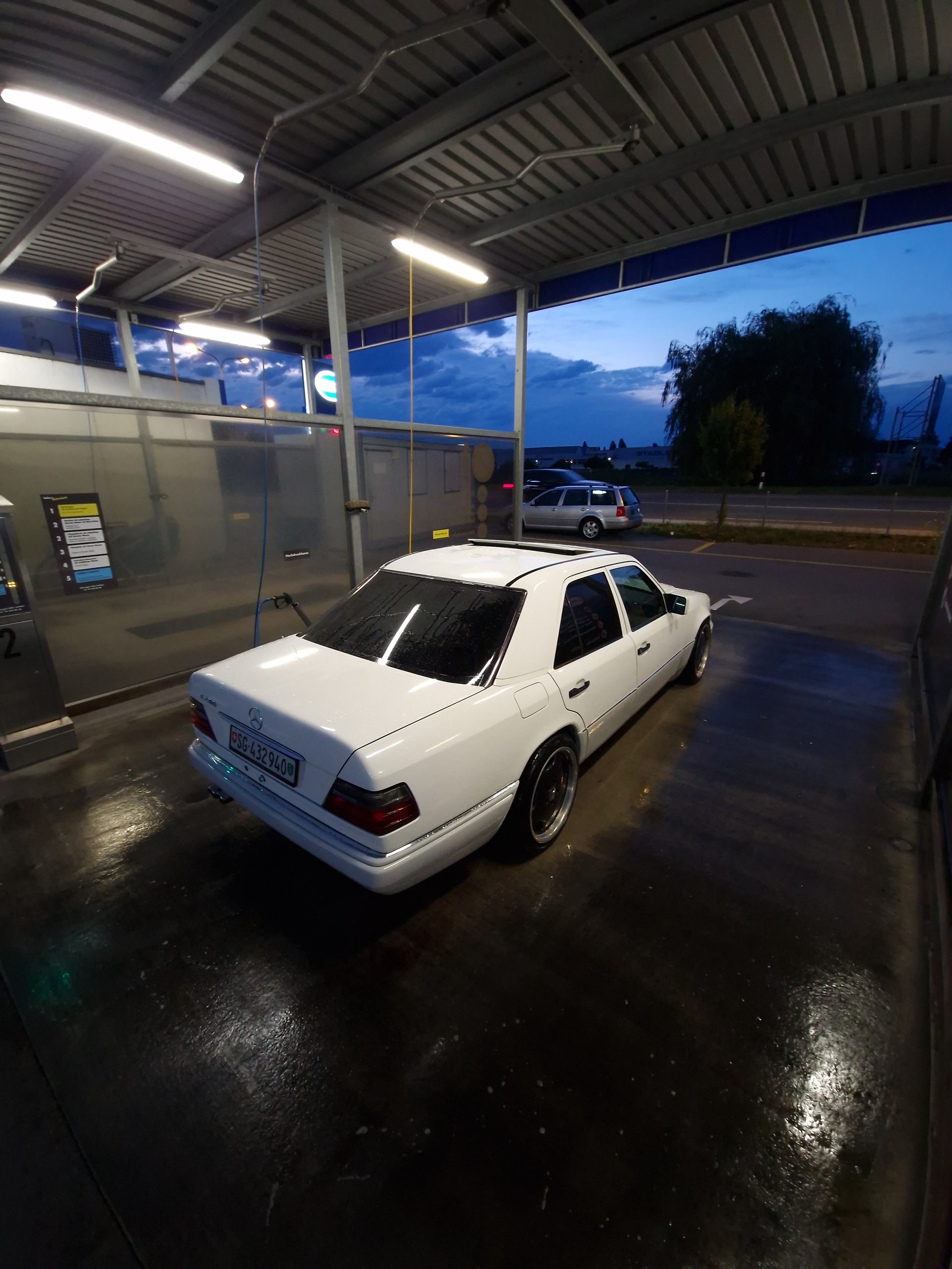 MERCEDES-BENZ E 280-image-5