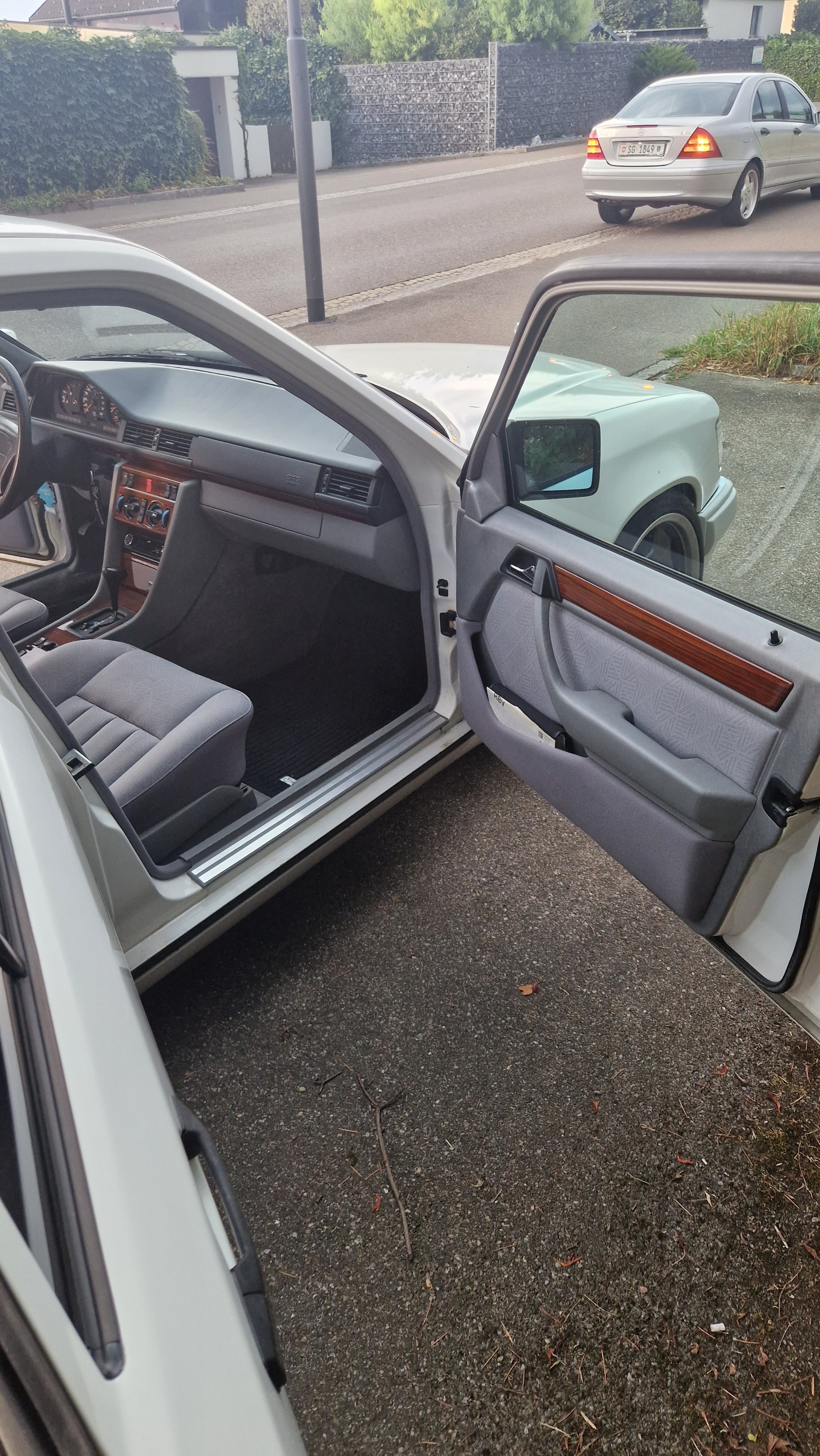 MERCEDES-BENZ E 280-image-14