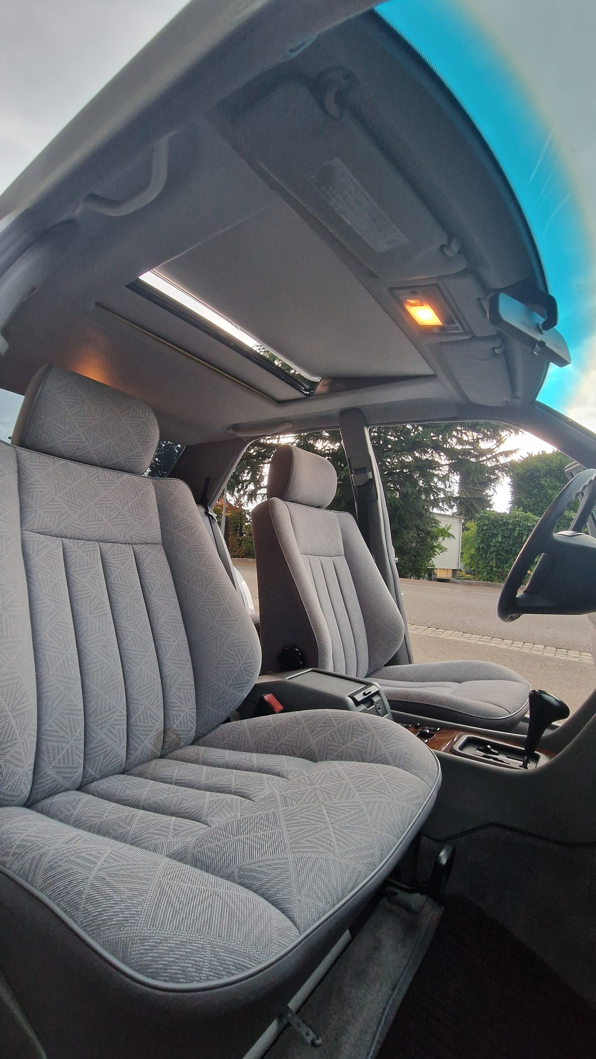 MERCEDES-BENZ E 280-image-17