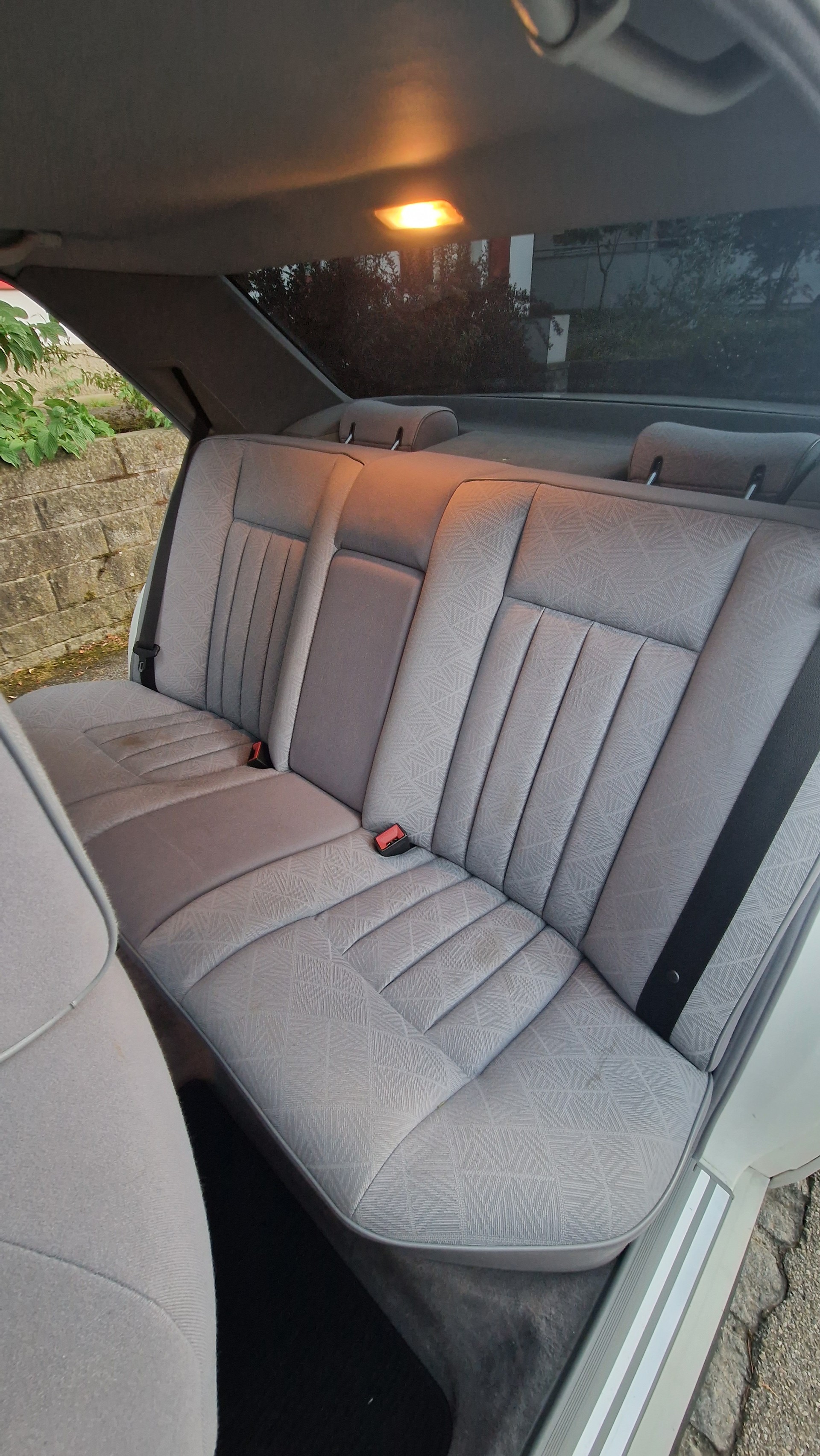 MERCEDES-BENZ E 280-image-19