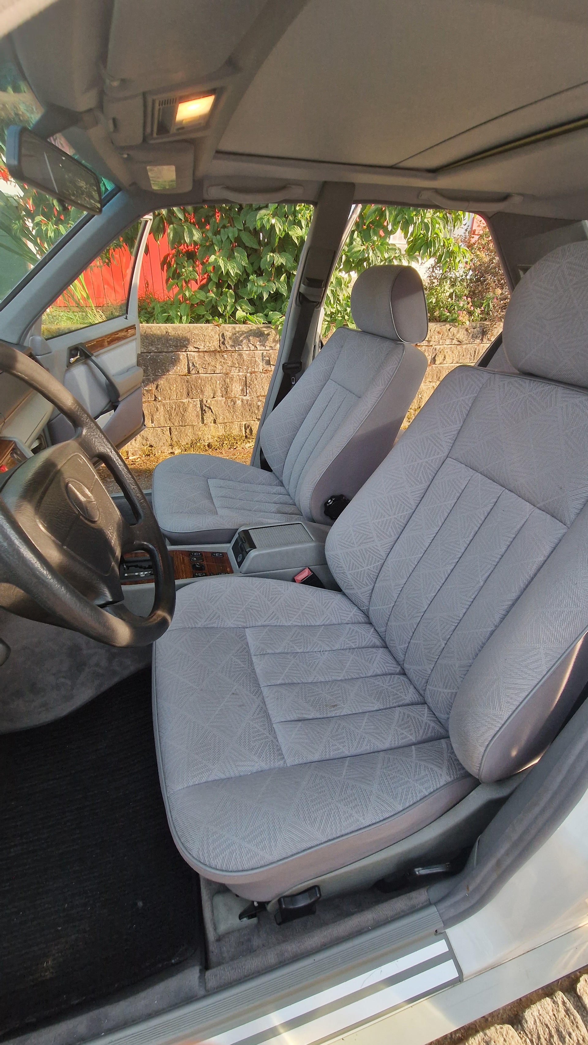 MERCEDES-BENZ E 280-image-12