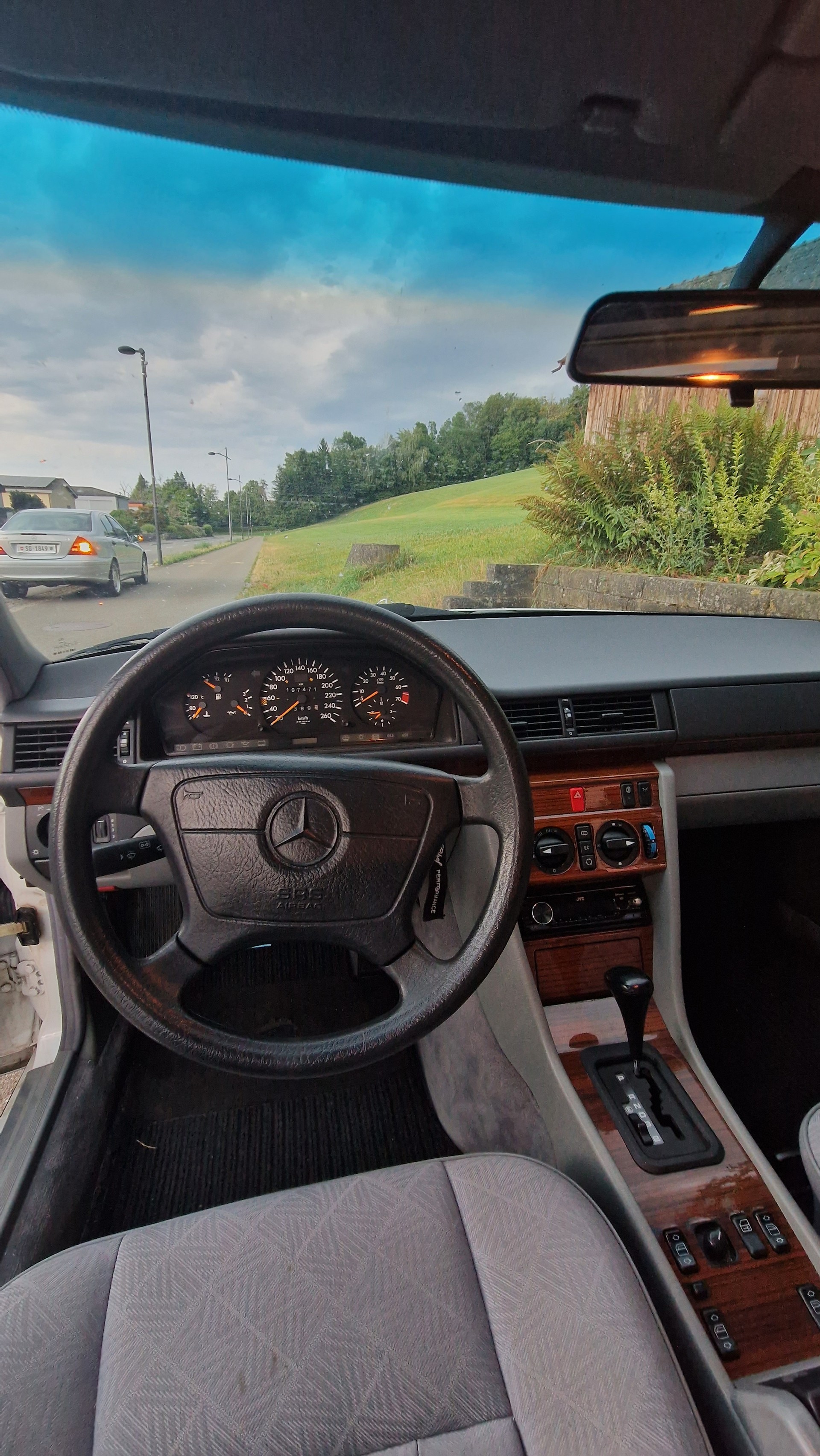 MERCEDES-BENZ E 280-image-9