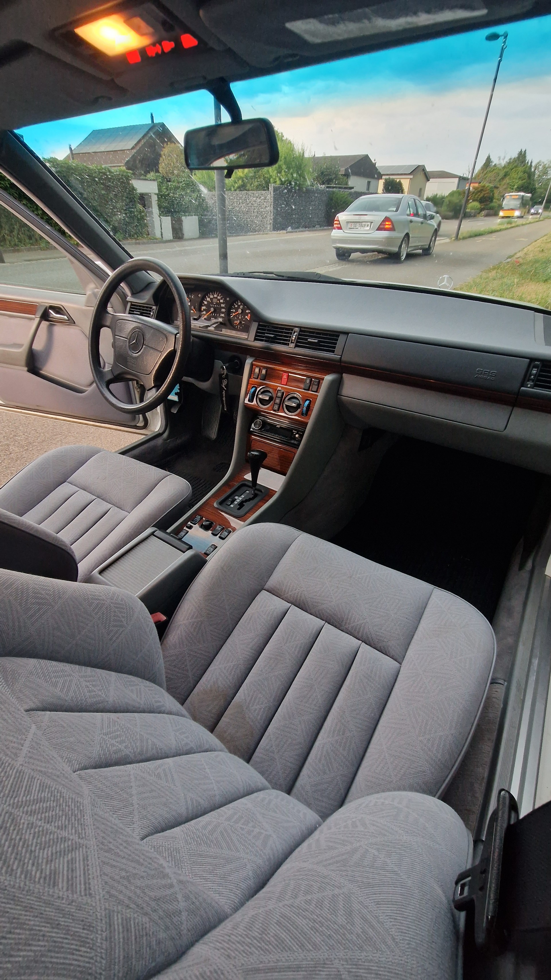 MERCEDES-BENZ E 280-image-8