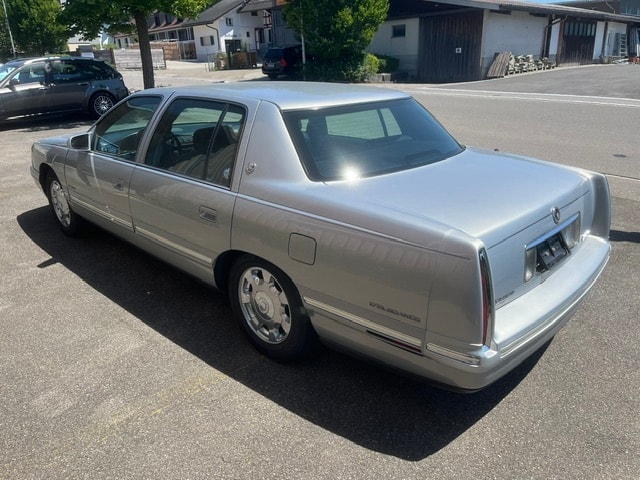CADILLAC DEVILLE-image-1