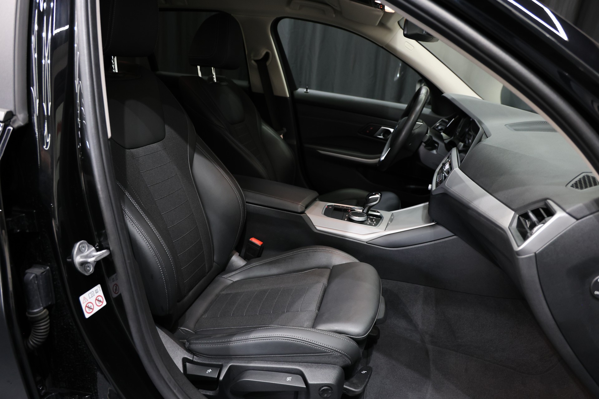 BMW 318d G21 48V Touring Steptronic-image-10