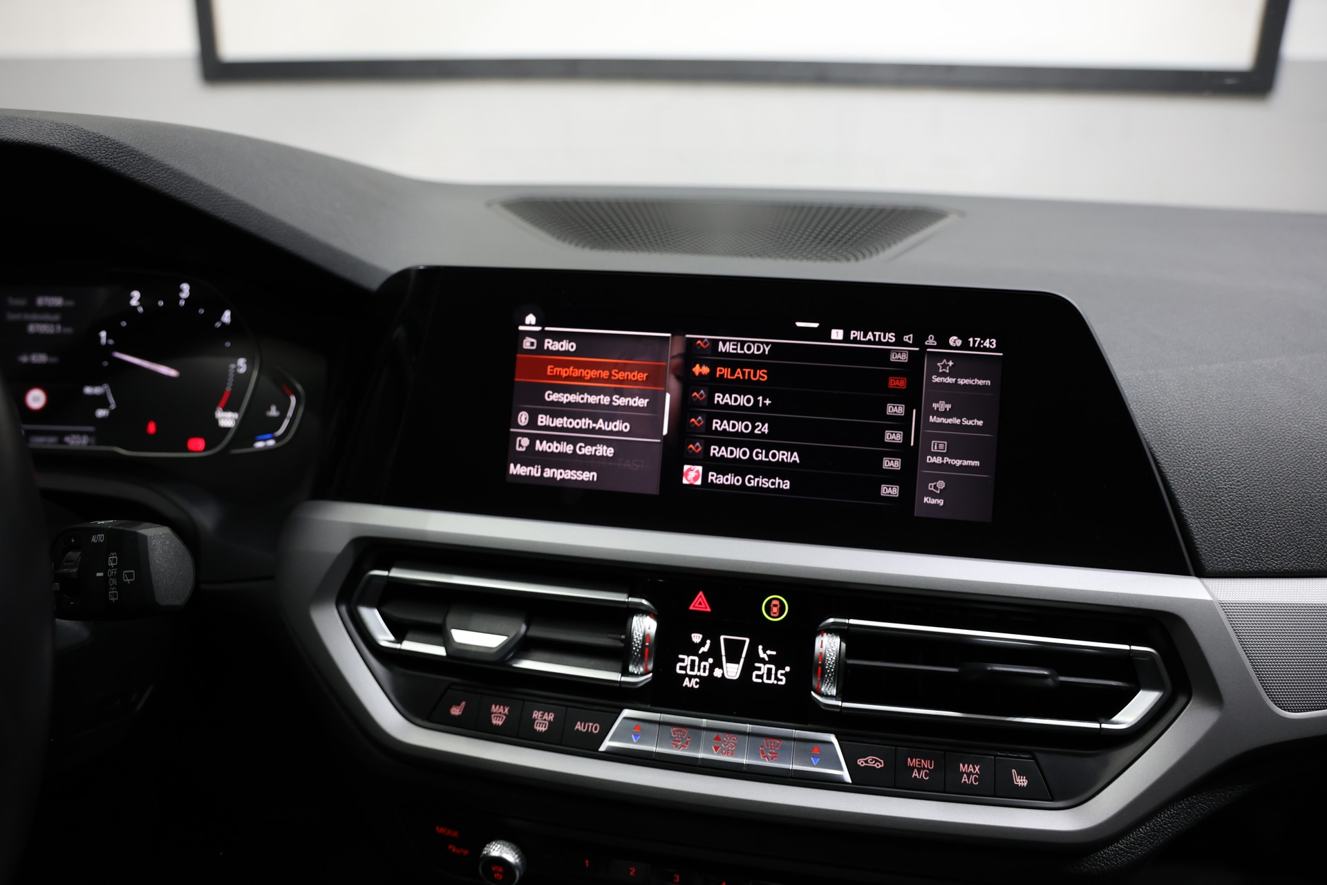 BMW 318d G21 48V Touring Steptronic-image-12