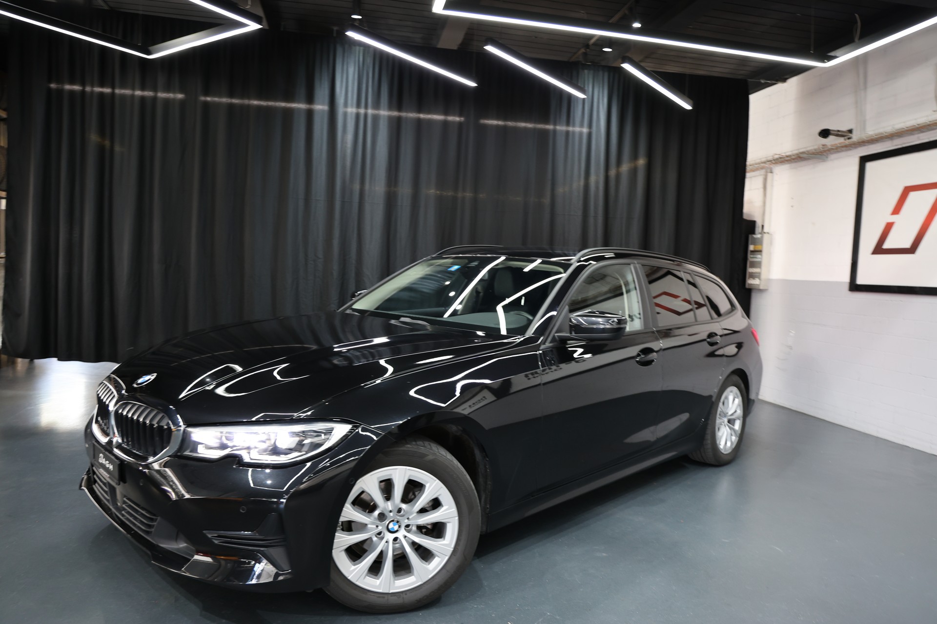 BMW 318d G21 48V Touring Steptronic-image-3