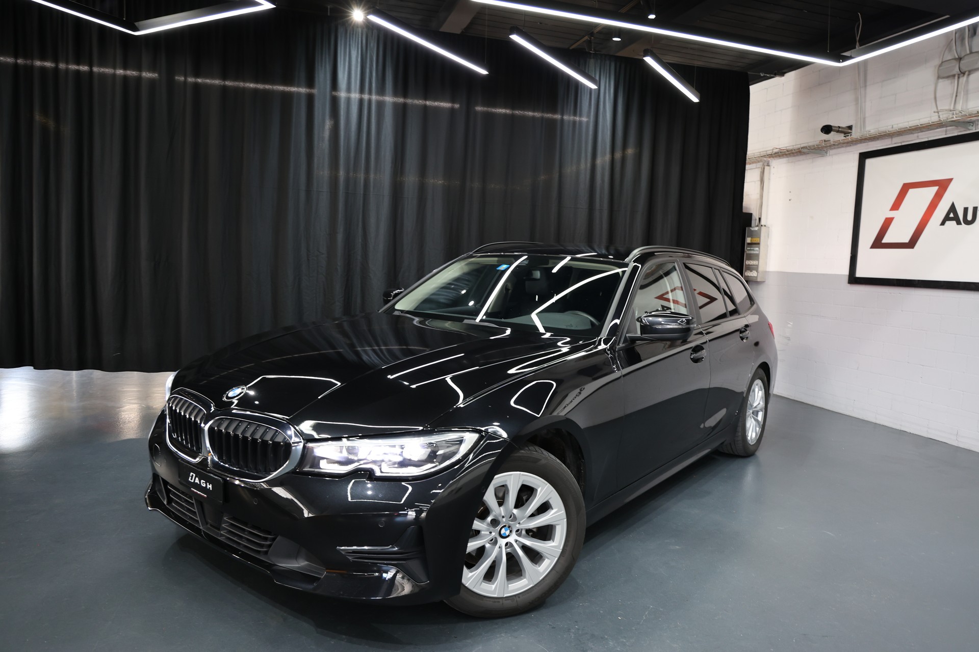BMW 318d G21 48V Touring Steptronic-image-0