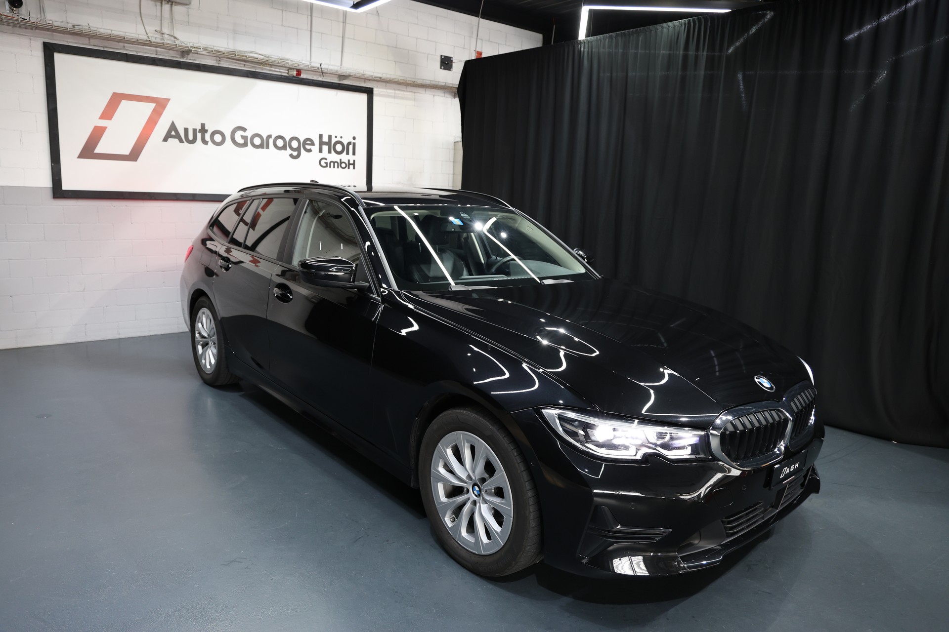 BMW 318d G21 48V Touring Steptronic-image-2
