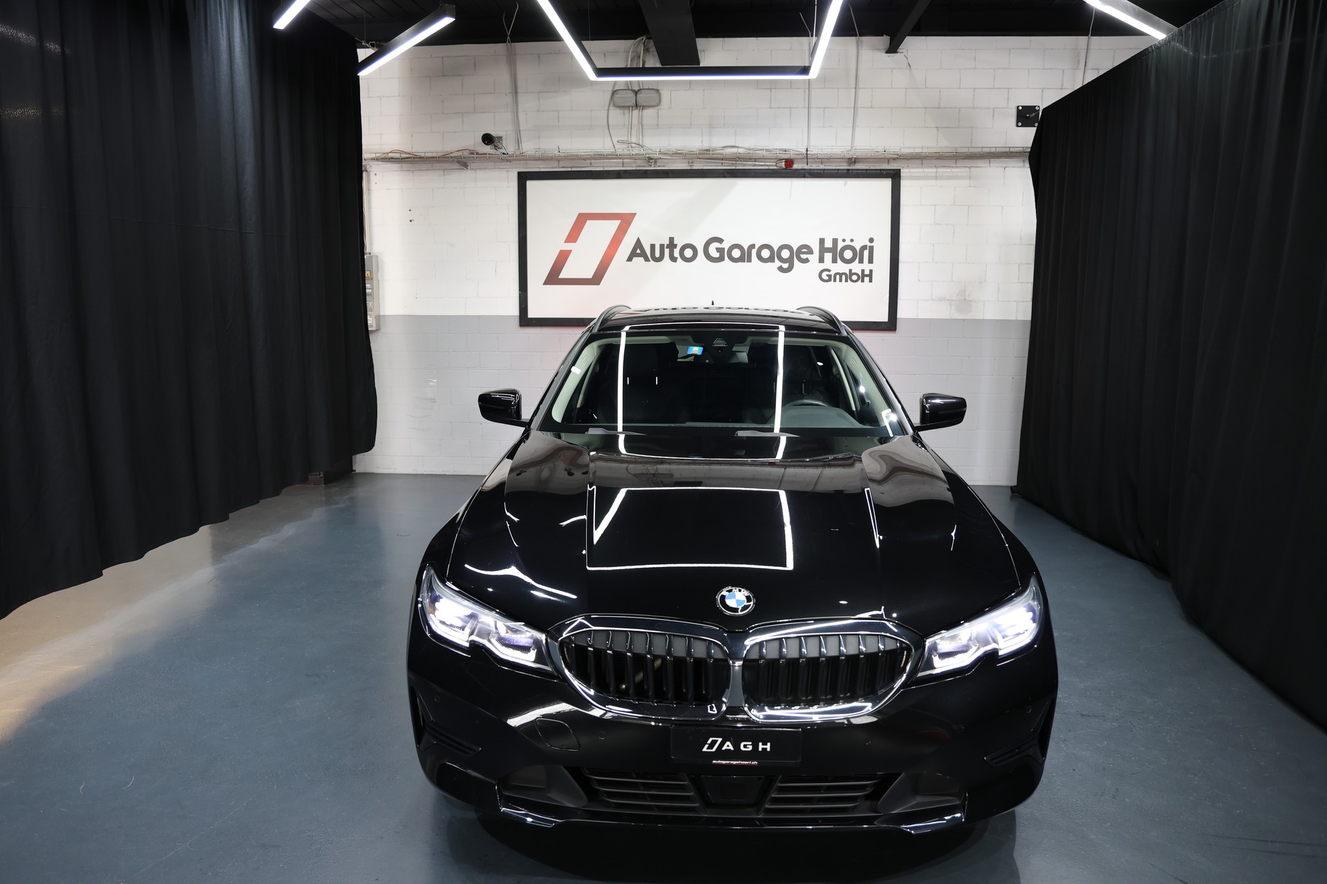 BMW 318d G21 48V Touring Steptronic-image-1