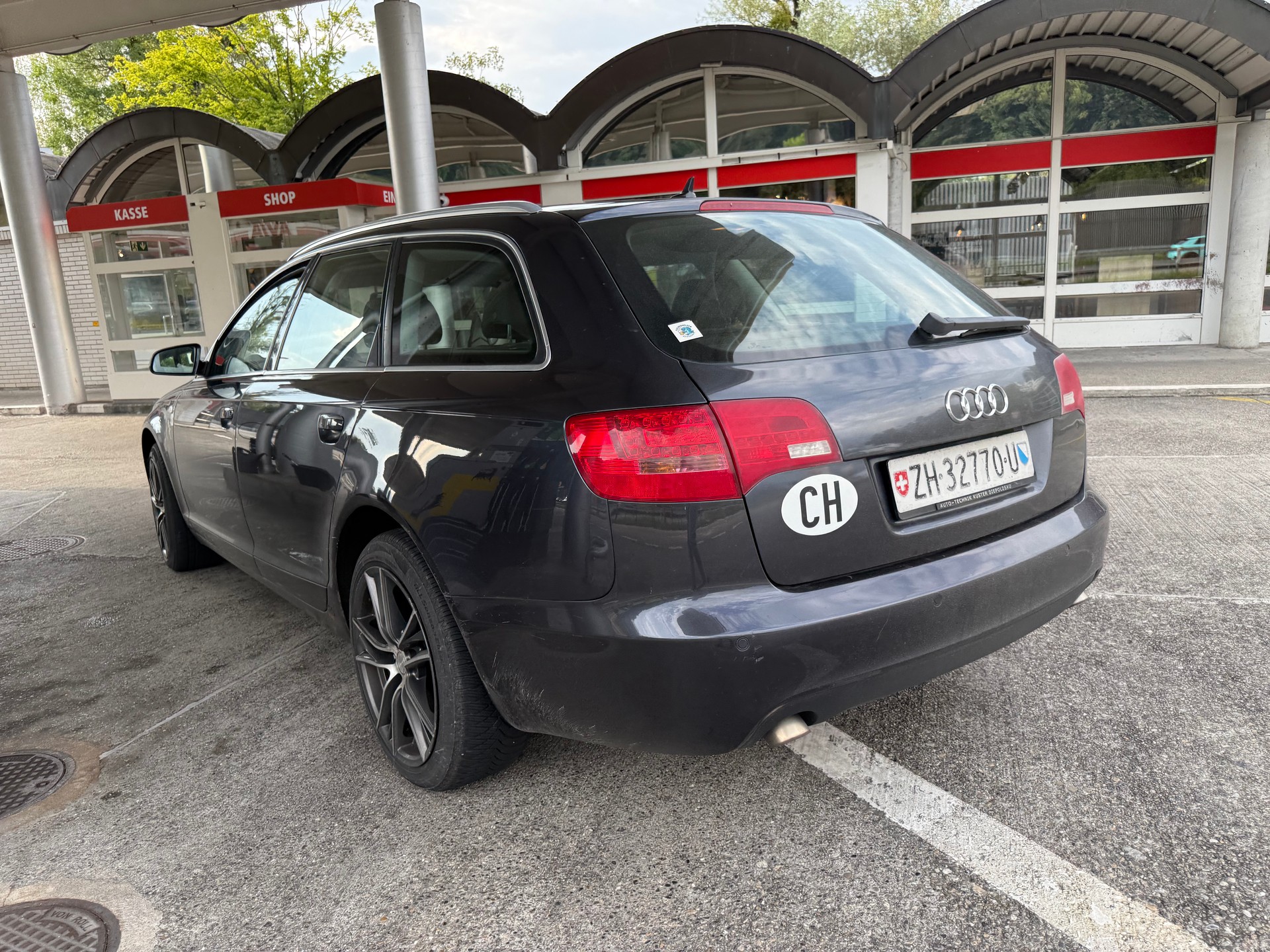 AUDI A6 Avant 3.0 V6 TDI quattro-image-2