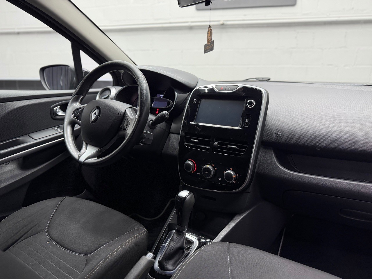 RENAULT Clio 1.2 16V | CH-Auto | Automat | Tempomat | Limited Edition-image-15
