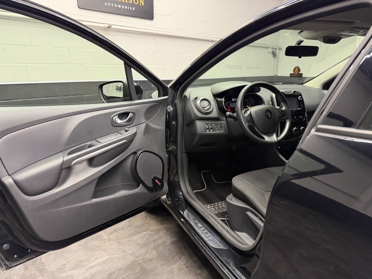 RENAULT Clio 1.2 16V | CH-Auto | Automat | Tempomat | Limited Edition-image-12