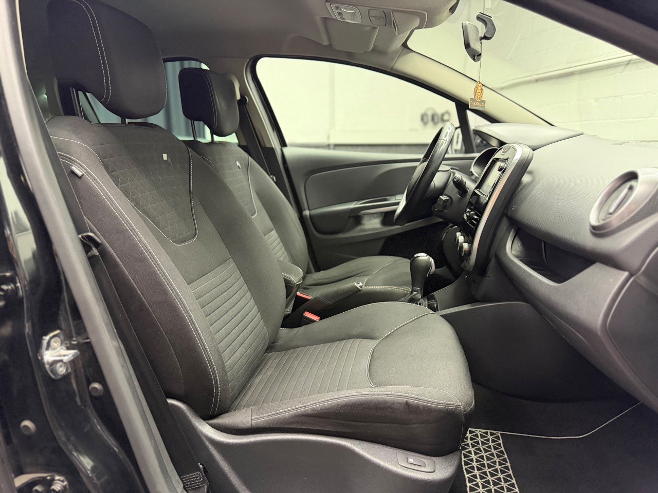 RENAULT Clio 1.2 16V | CH-Auto | Automat | Tempomat | Limited Edition-image-25