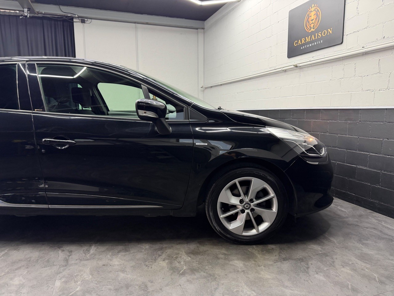 RENAULT Clio 1.2 16V | CH-Auto | Automat | Tempomat | Limited Edition-image-9