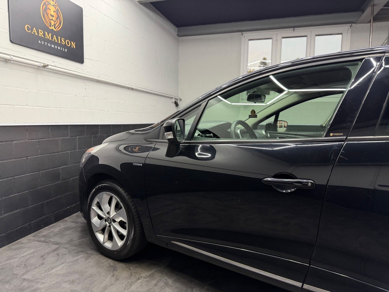RENAULT Clio 1.2 16V | CH-Auto | Automat | Tempomat | Limited Edition-image-10