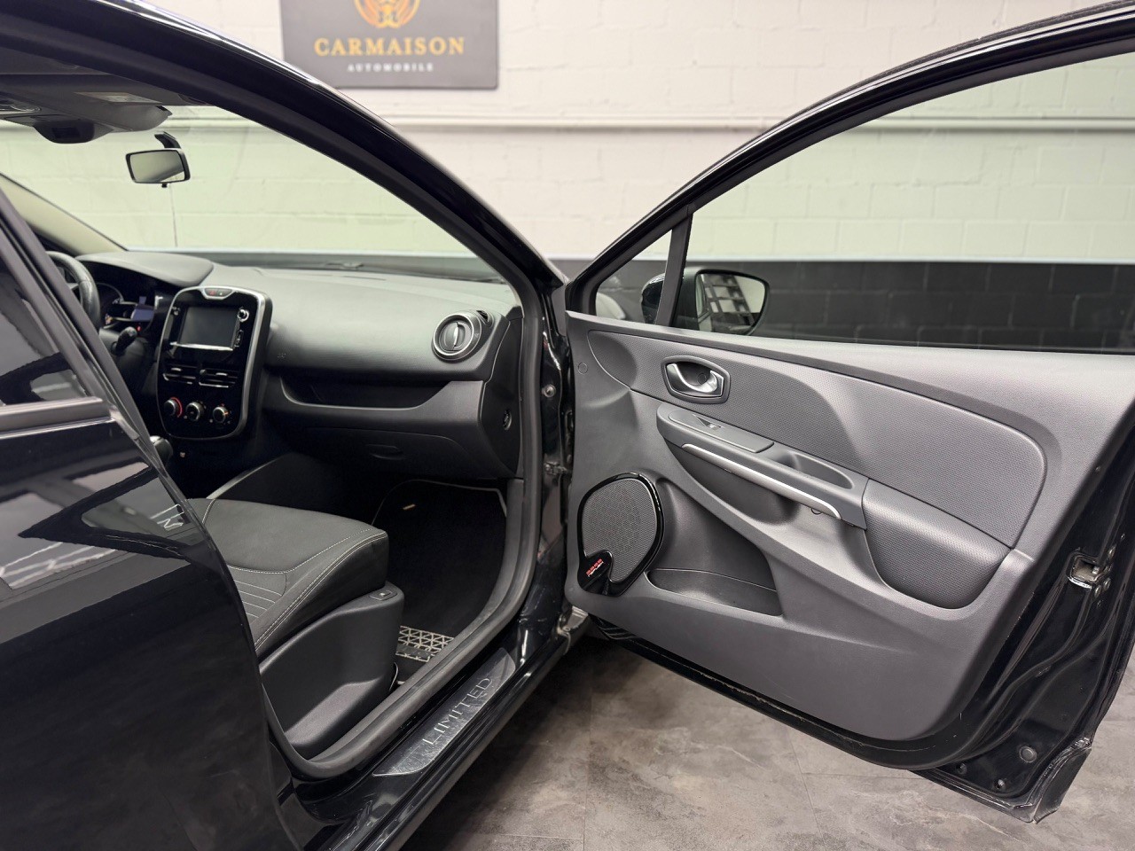 RENAULT Clio 1.2 16V | CH-Auto | Automat | Tempomat | Limited Edition-image-23