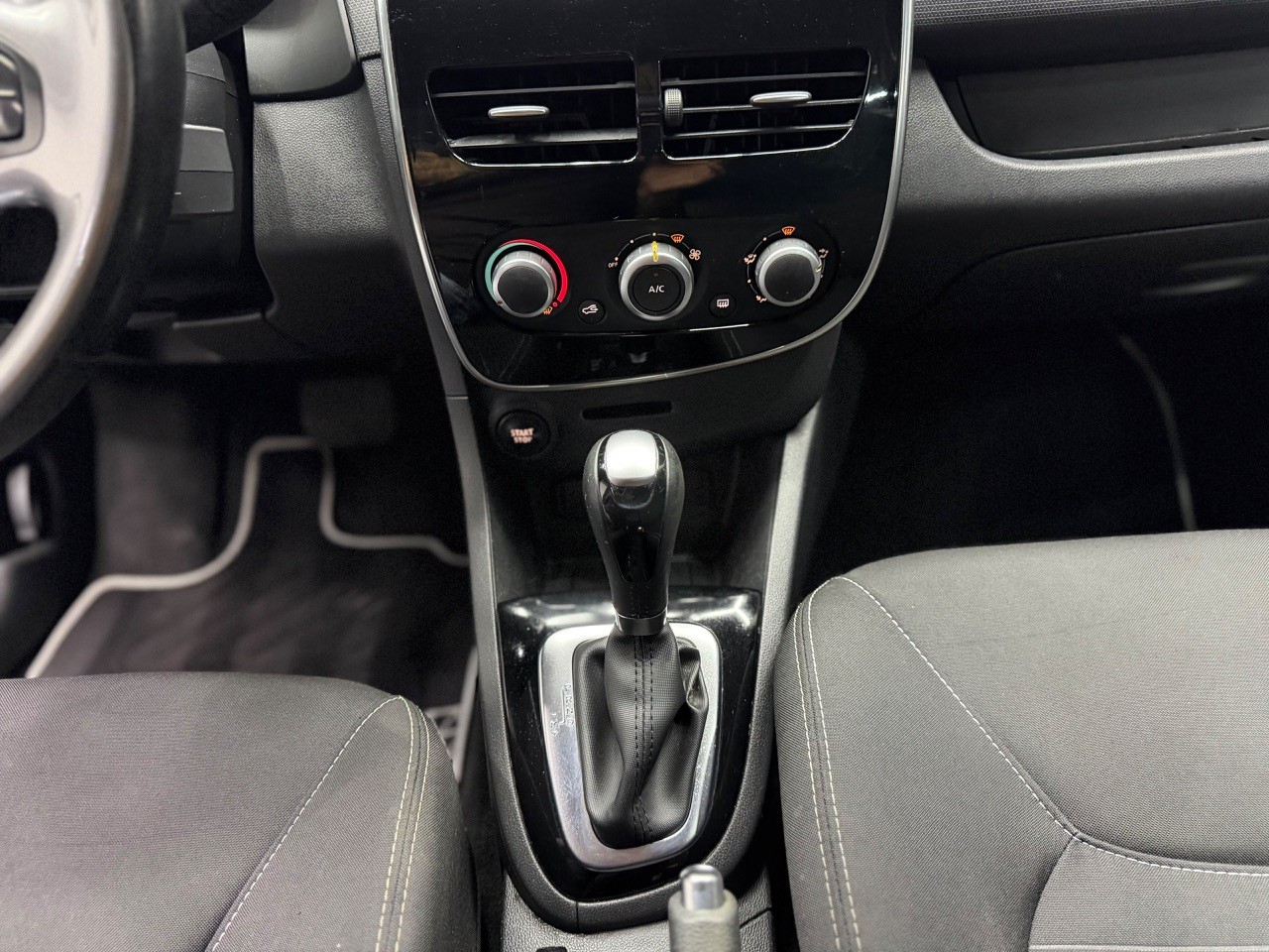 RENAULT Clio 1.2 16V | CH-Auto | Automat | Tempomat | Limited Edition-image-18