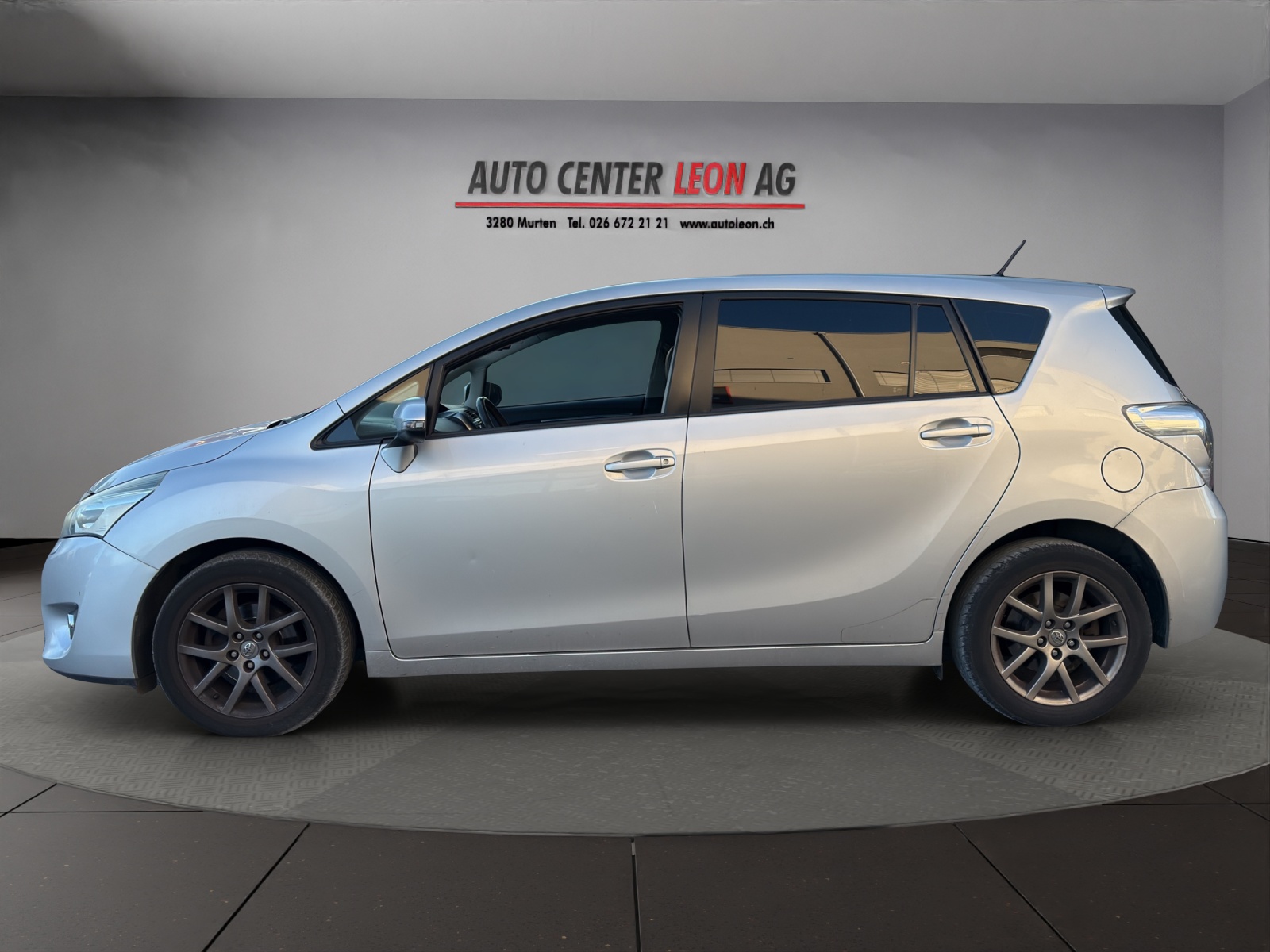 TOYOTA Verso 2.0 D-4D Luna-image-2