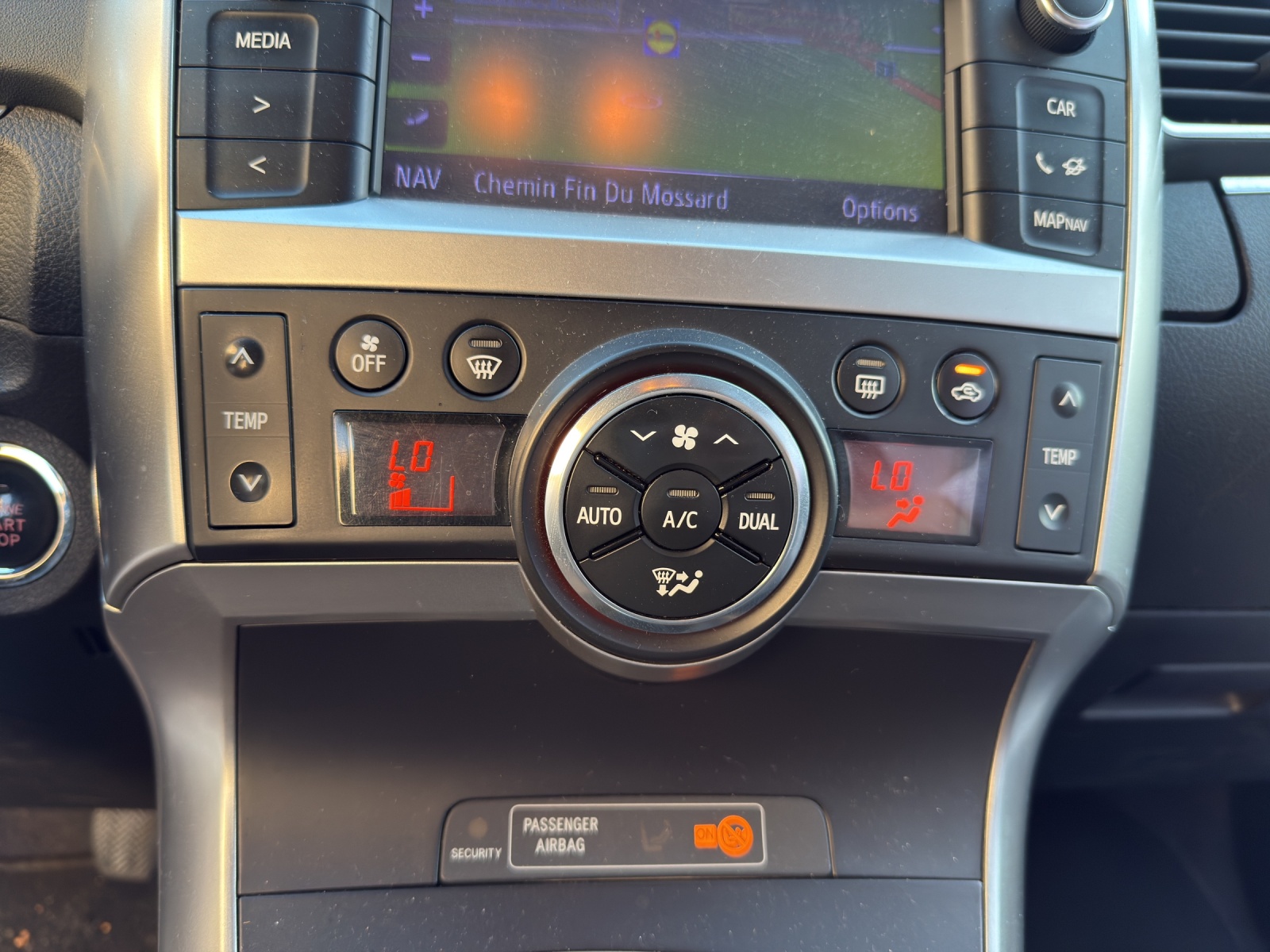 TOYOTA Verso 2.0 D-4D Luna-image-15