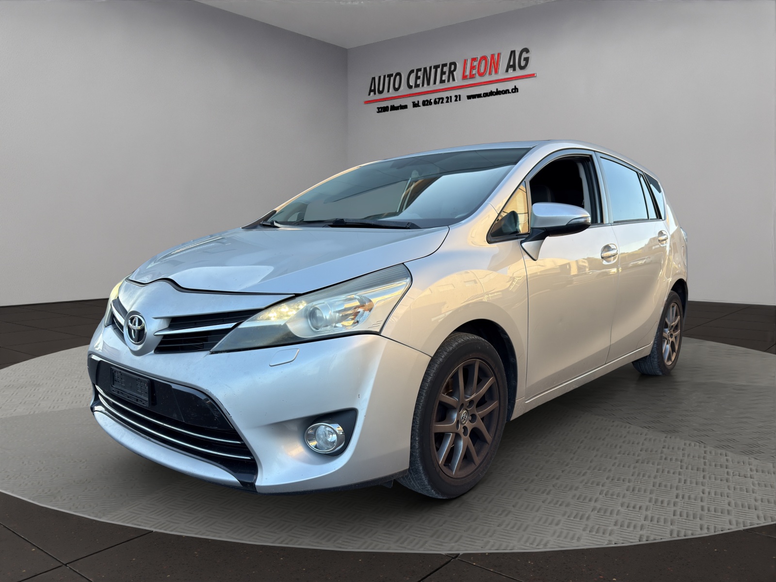 TOYOTA Verso 2.0 D-4D Luna-image-1