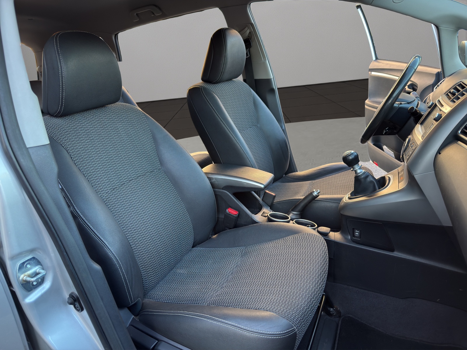 TOYOTA Verso 2.0 D-4D Luna-image-16