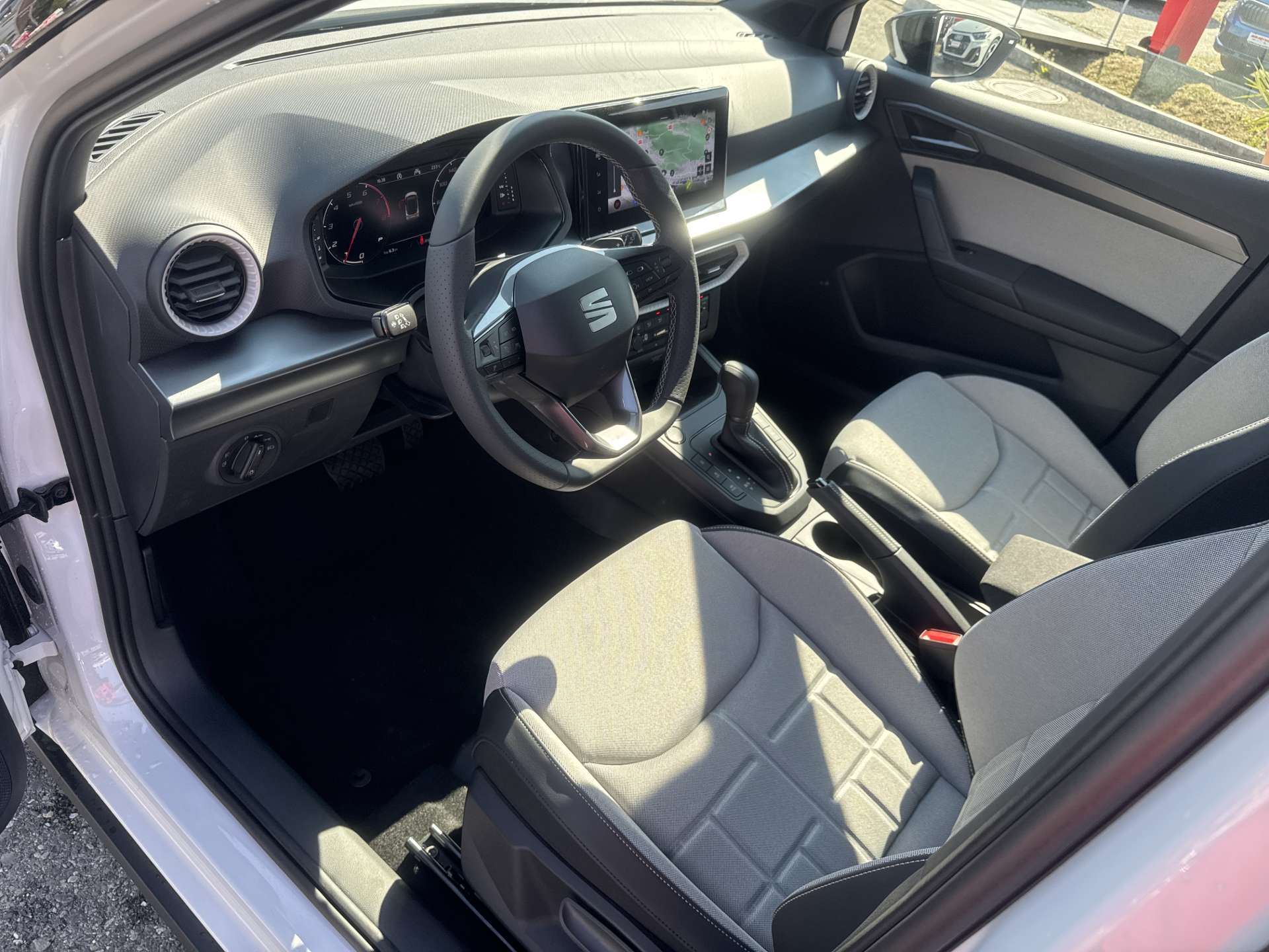 SEAT Arona 1.5 Eco TSi FR DSG-Automat-image-5