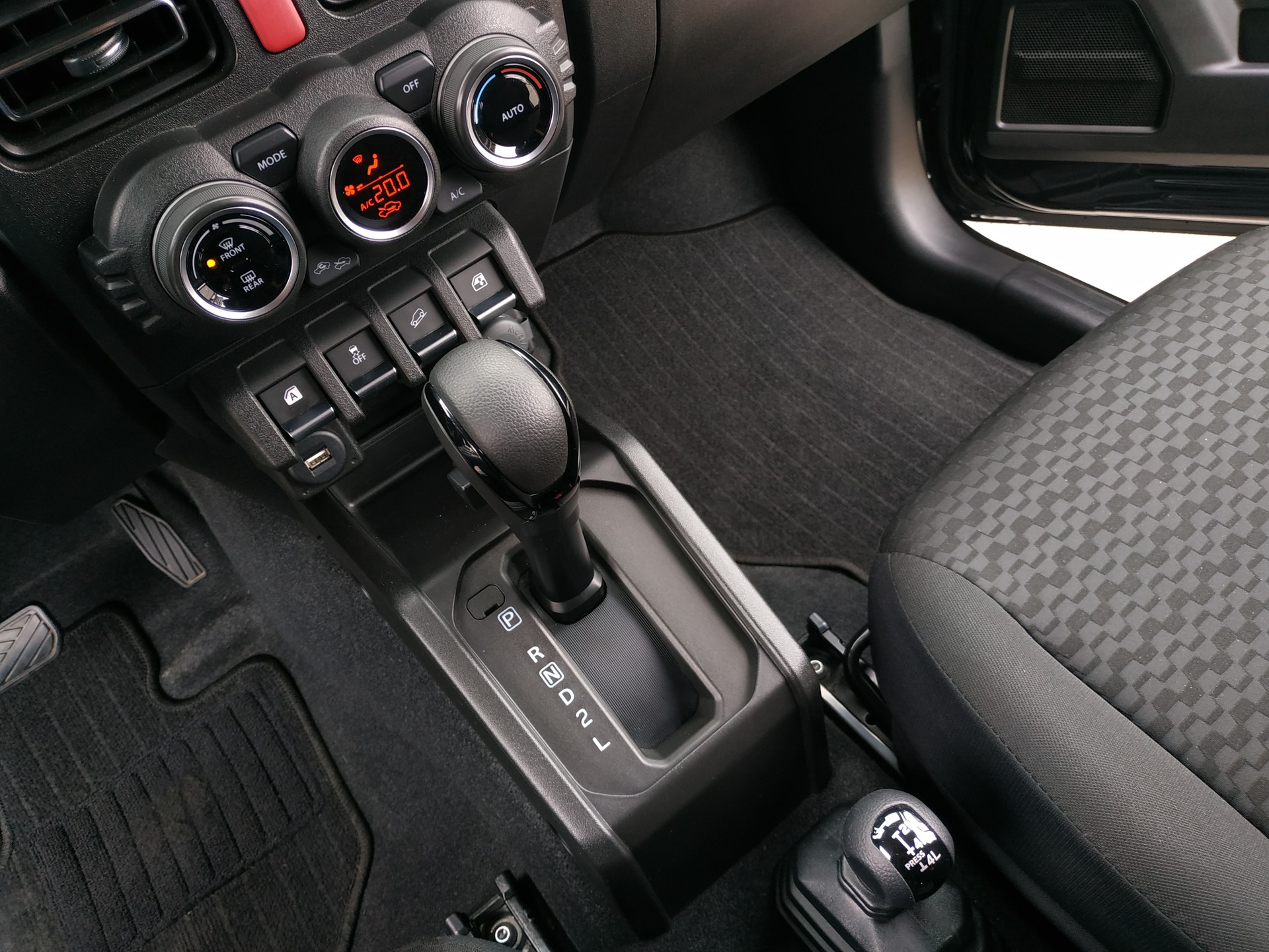 SUZUKI Jimny 1.5 Compact Top 4x4 Automat-image-14