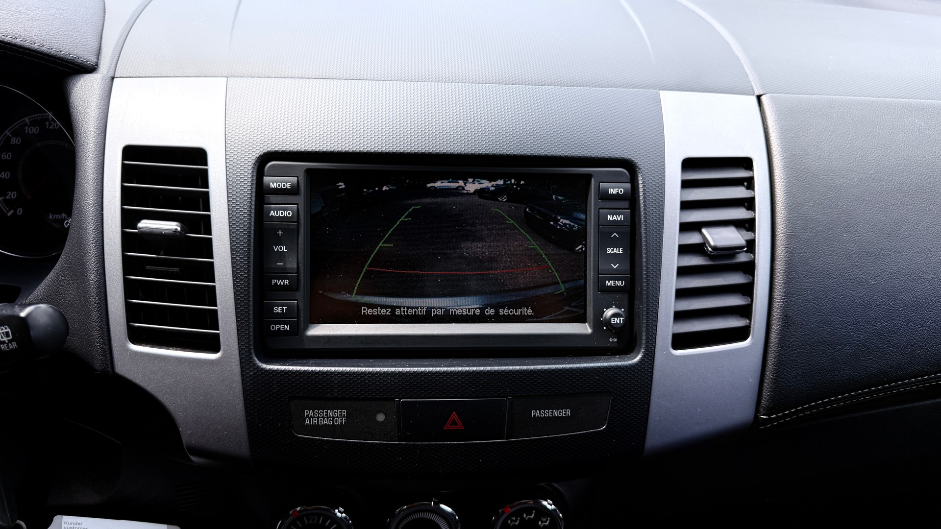 CITROEN C-Crosser 2.2 HDi Exclusive DCS6-image-15