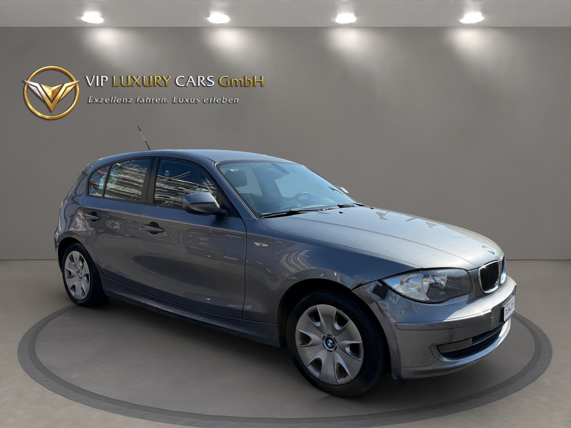 BMW 116i Dynamic Edition-showroom-element-2