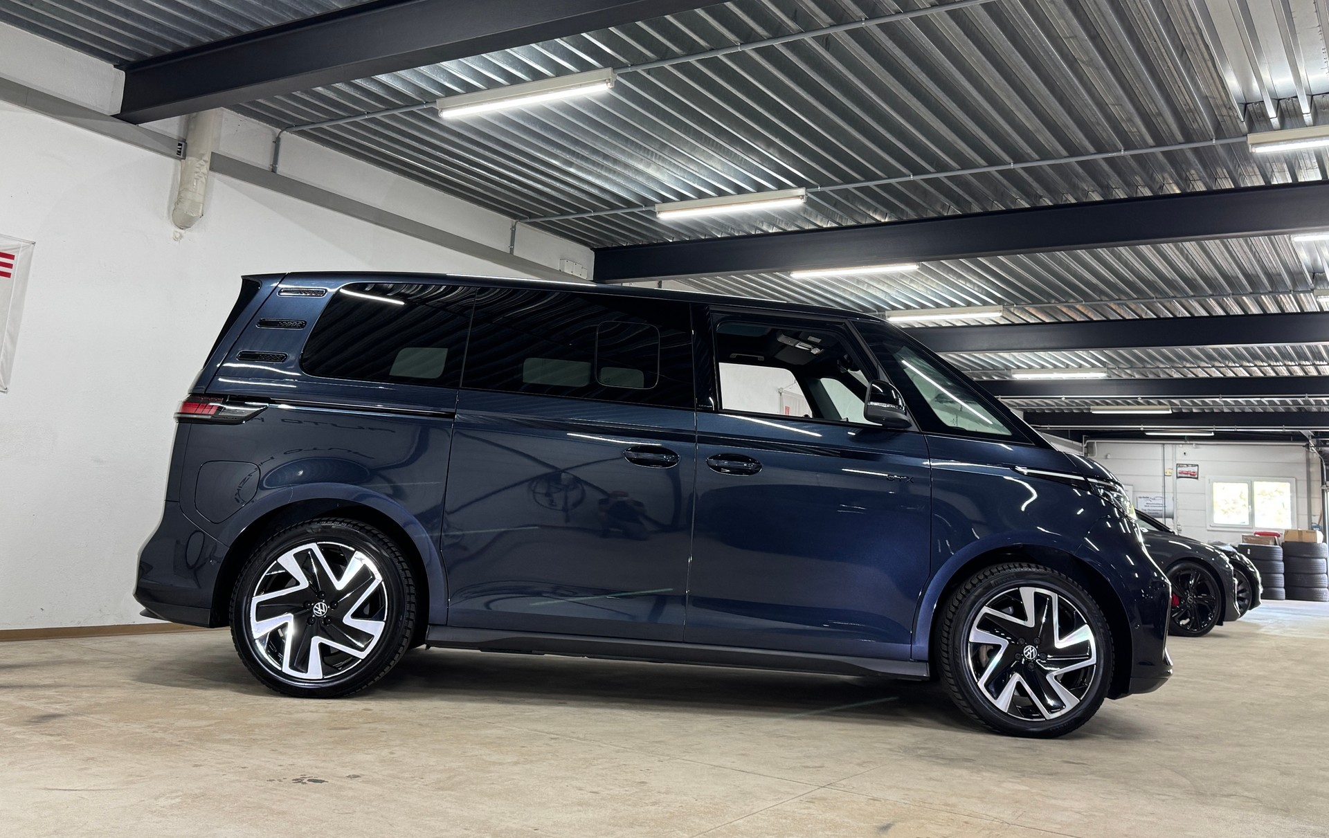 VW ID.Buzz NWB GTX 4 Motion Allrad / 340PS / AHK / Vollausstattung-image-3