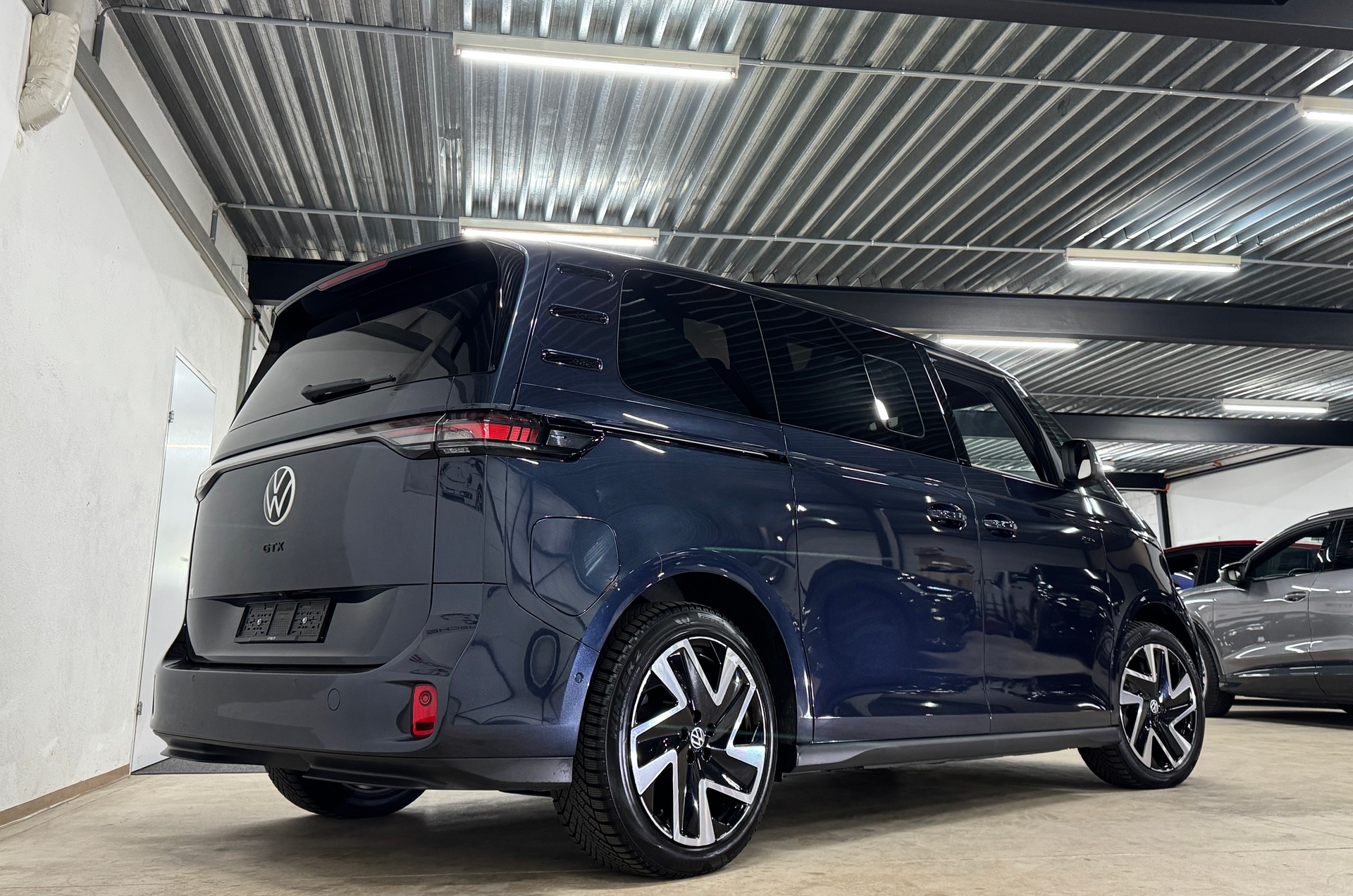 VW ID.Buzz NWB GTX 4 Motion Allrad / 340PS / AHK / Vollausstattung-image-4
