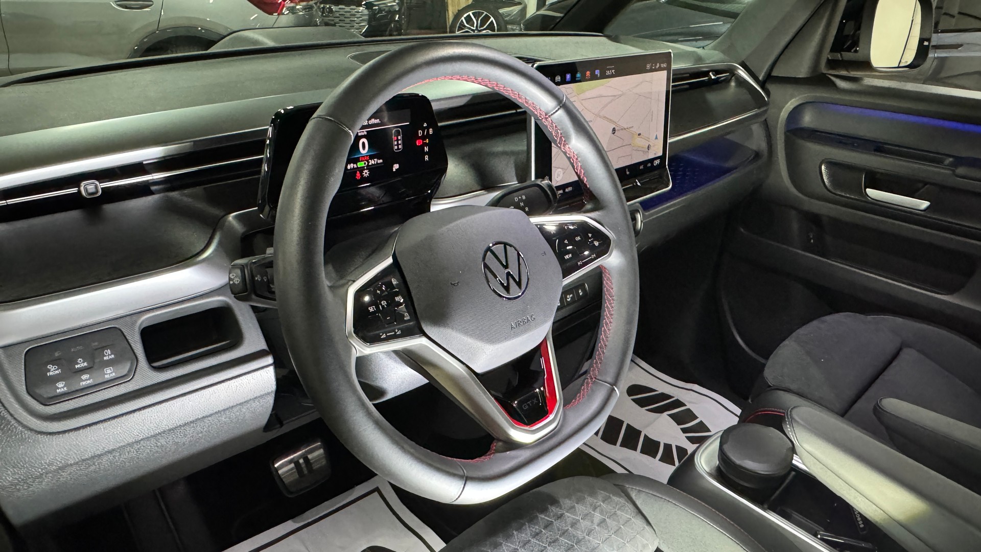 VW ID.Buzz NWB GTX 4 Motion Allrad / 340PS / AHK / Vollausstattung-image-16