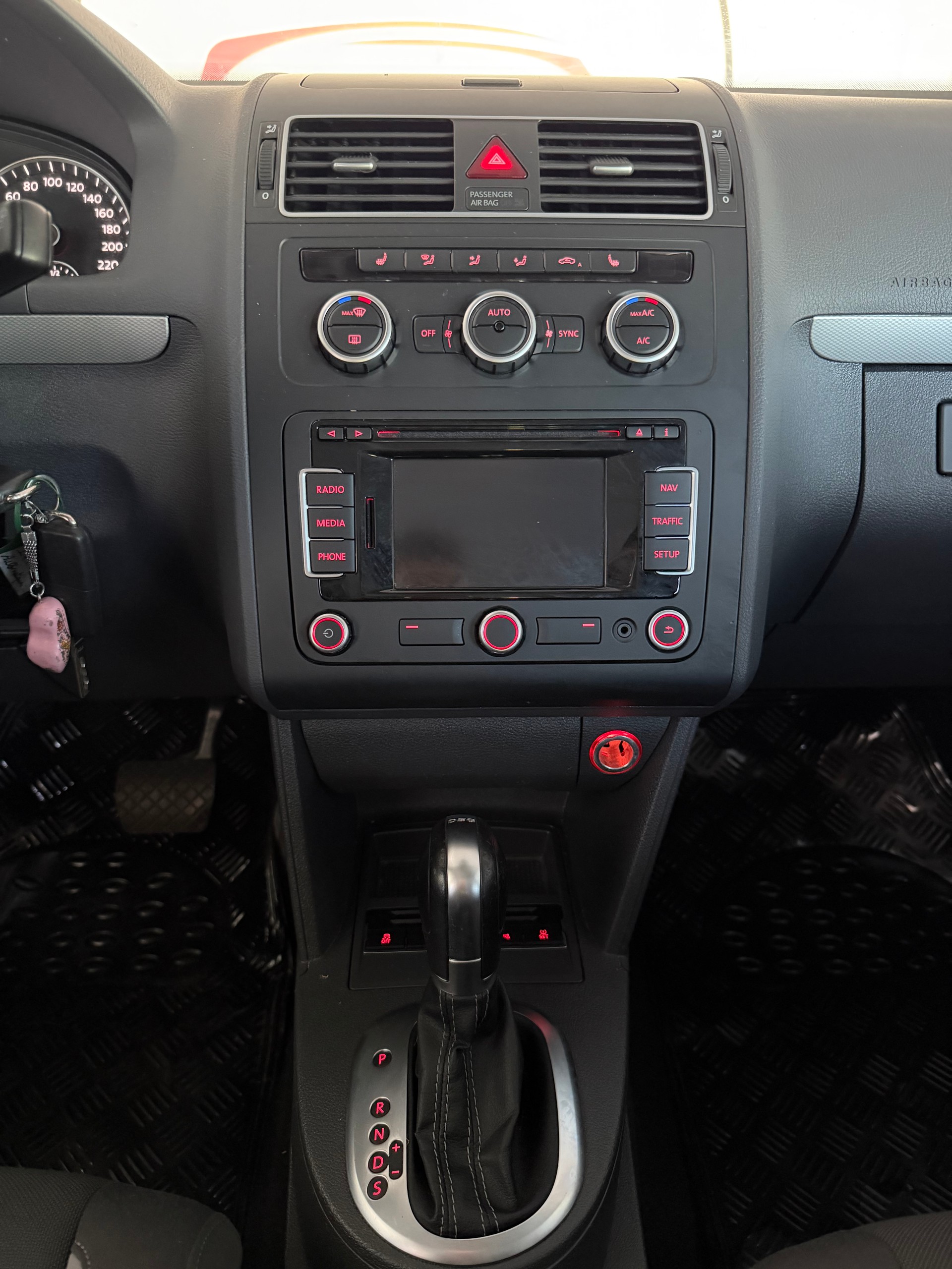VW Touran 1.4 TSI Comfortline DSG-image-12